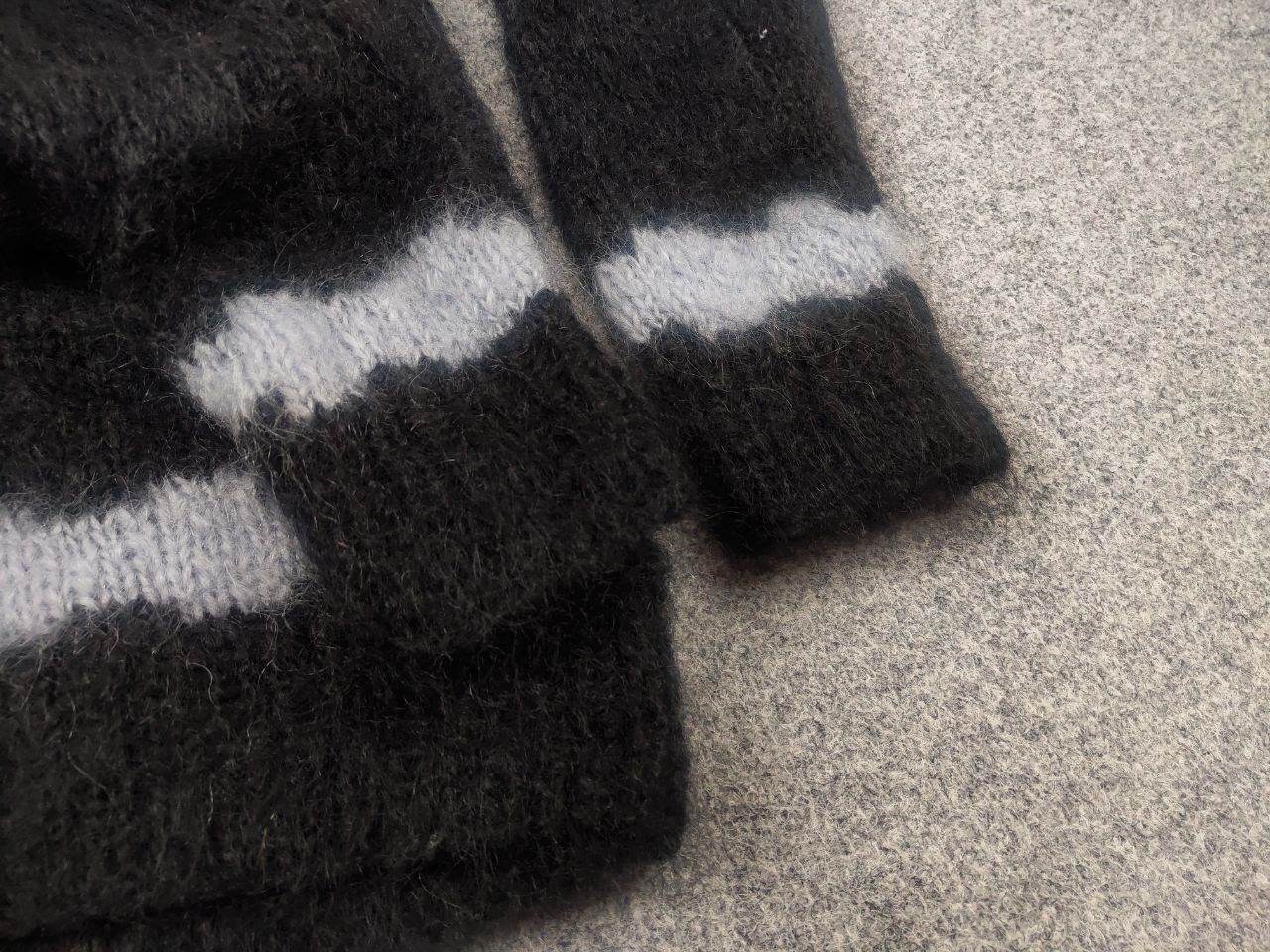 Vintage Vintage 90's Black Fuzzy Mohair Hand Knit Oversized Sweater Size M / US 6-8 / IT 42-44 - 6 Thumbnail