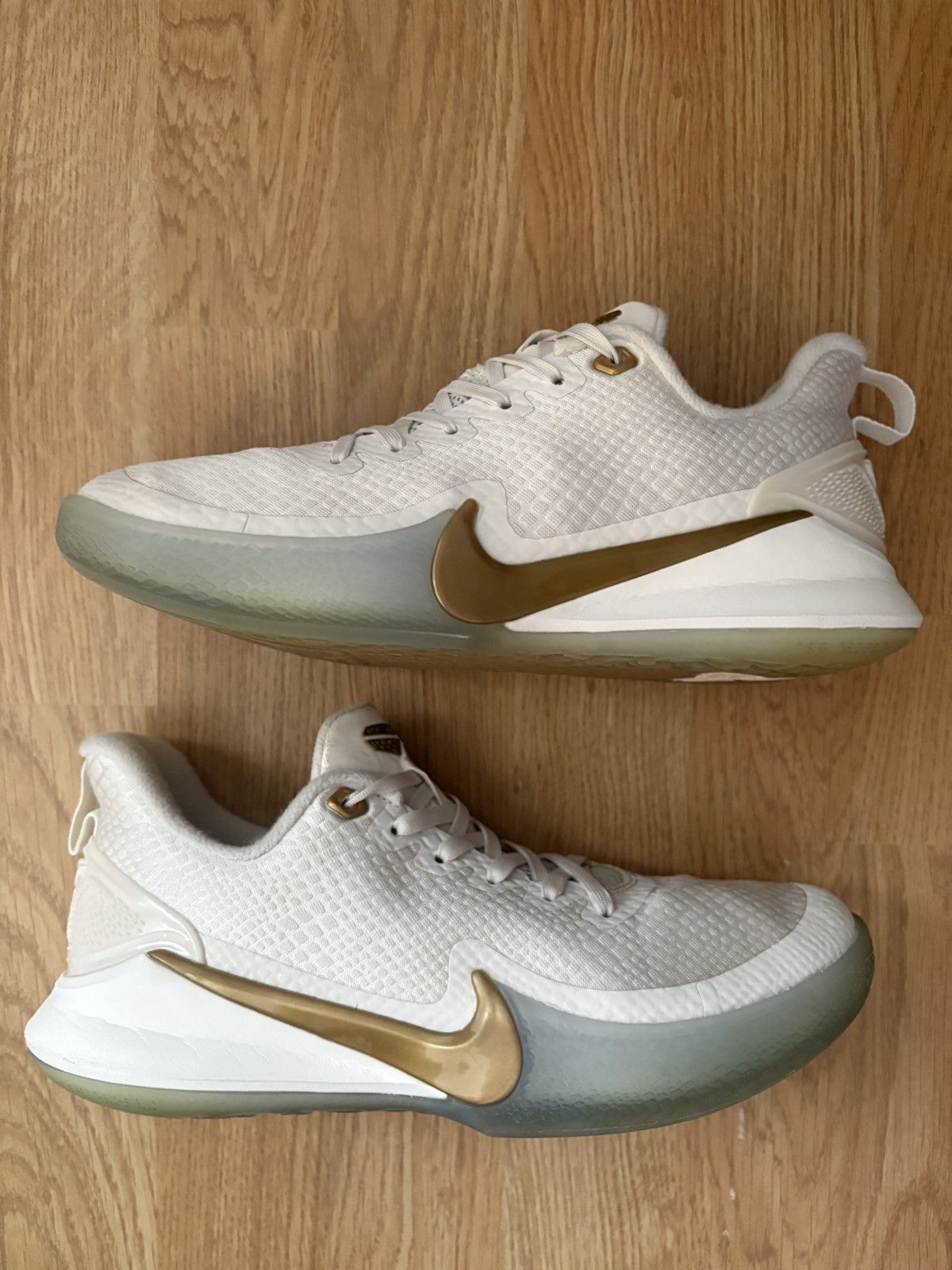 Nike Nike Kobe Mamba Focus Metallic Gold Size US 6 / EU 39 - 2 Thumbnail
