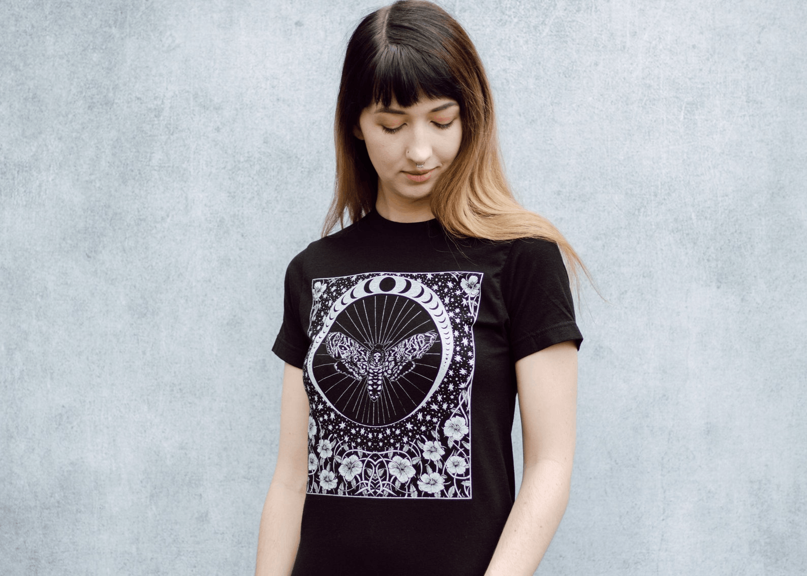 Designer × Vintage Honey Bee and Crescent Moon Floral Unisex Black T-Shirt Size US L / EU 52-54 / 3 - 3 Thumbnail
