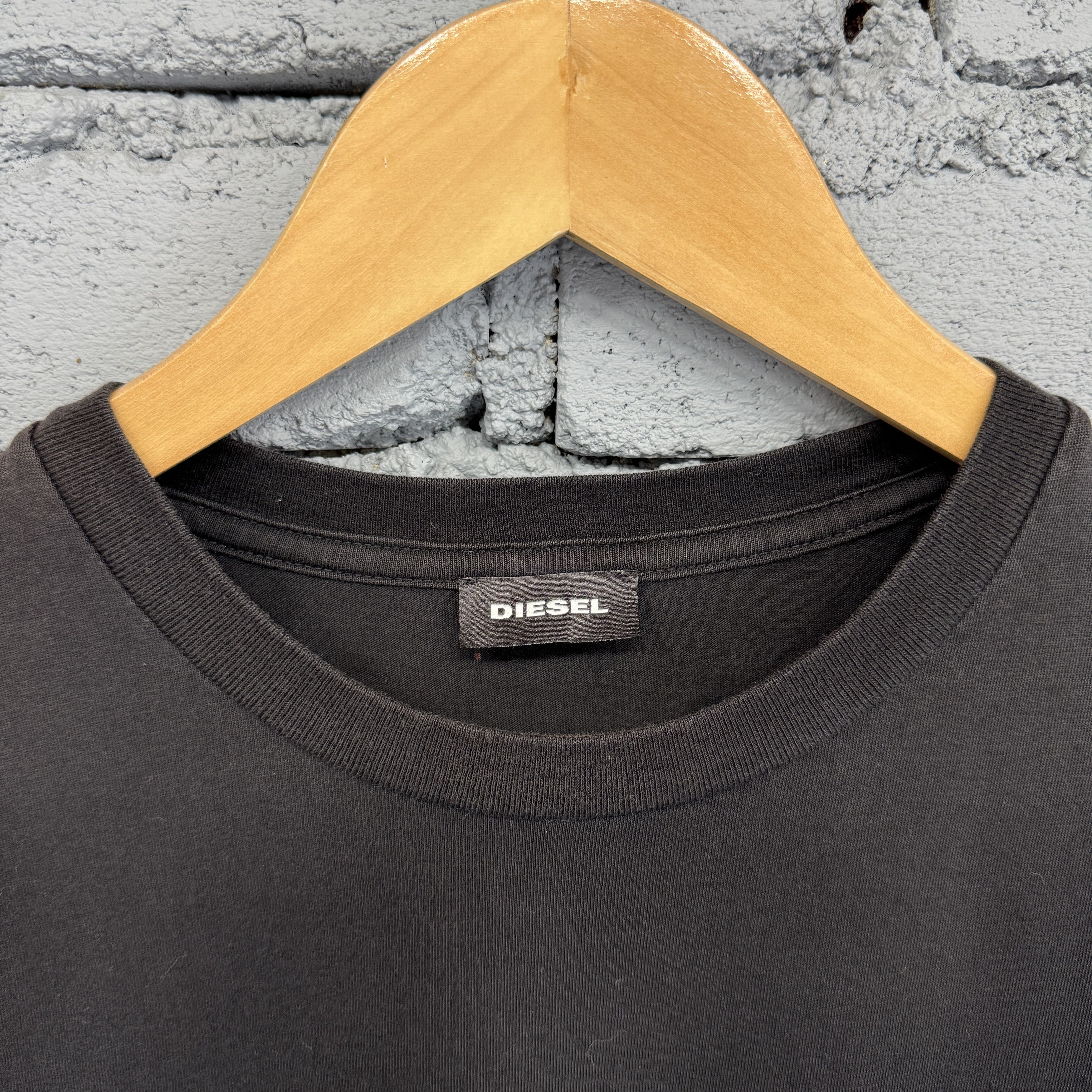 Diesel Vintage Y2K Diesel Avant Garde Black Sunfaded Tshirt Size US M / EU 48-50 / 2 - 4 Thumbnail