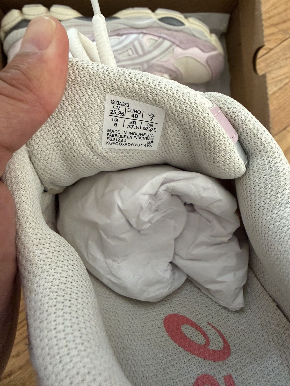 Asics ASICS Gel-NYC Cream Rose Water Size US 7 / EU 40 - 7 Thumbnail