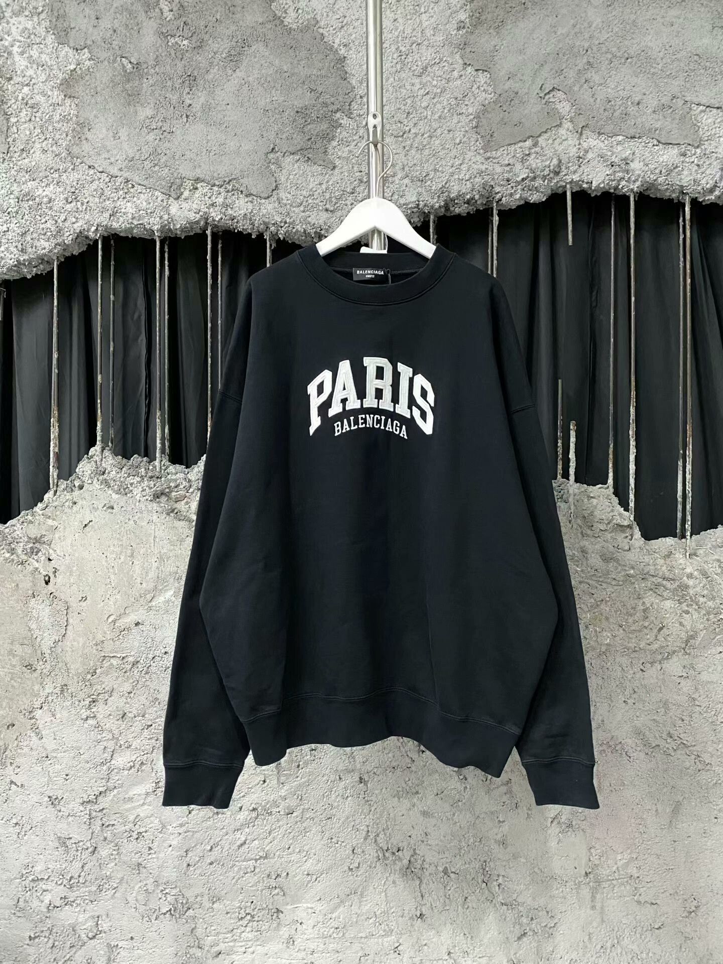 Balenciaga balenciaga paris sweatshirt in black Size US L / EU 52-54 / 3 - 1 Thumbnail
