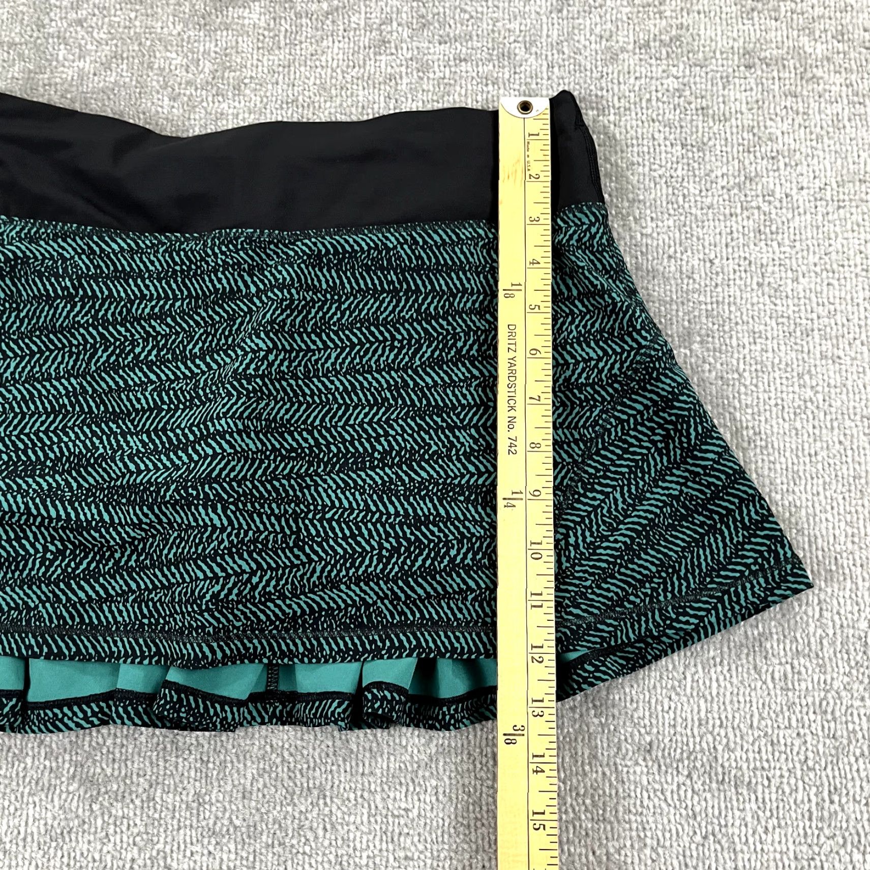 Lululemon LULULEMON Skort Women 4 Circuit Breaker Green Black Mini Tennis Golf Skort Size ONE SIZE - 6 Thumbnail