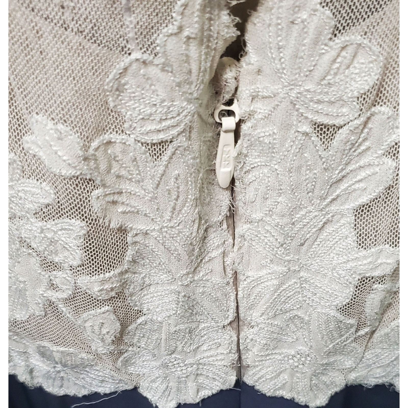 Other Catherine Deane Off-White Lace Top Navy Bottom Trixie Gown Size M / US 6-8 / IT 42-44 - 12 Thumbnail