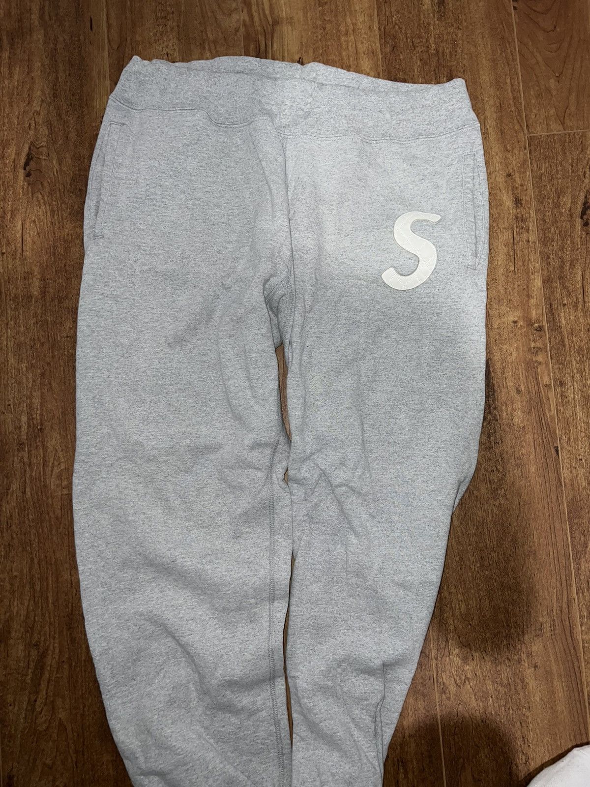 Supreme Grey supreme sweats Size US 36 / EU 52 - 1 Thumbnail
