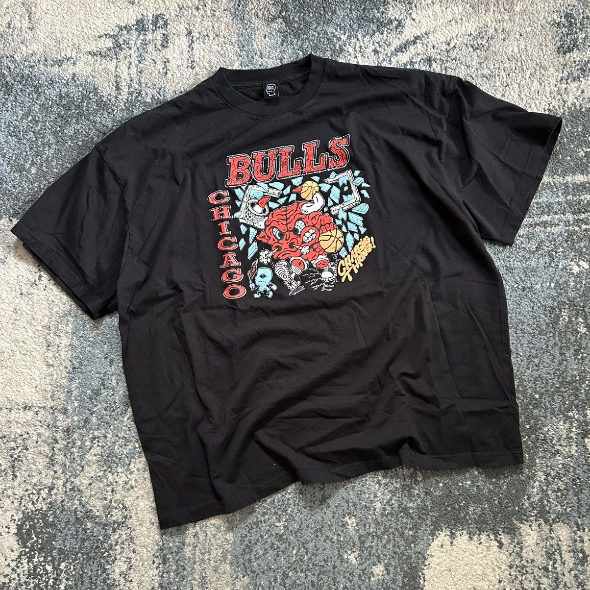 Brain Dead 2XL CHiCAGO BULLS TEE WiDE BOXY CROPPED NBA iDENTiFY ARTiST Size US XXL / EU 58 / 5 - 14 Thumbnail