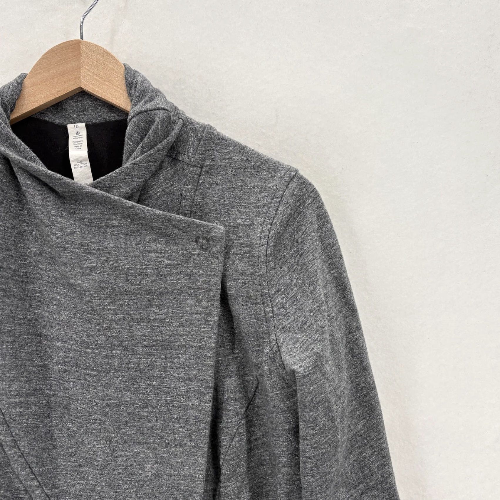 Lululemon Lululemon That’s A Wrap Jacket Womens 10 Gray Asymmetrical Snap Knit Thumbholes Size L / US 10 / IT 46 - 2 Thumbnail