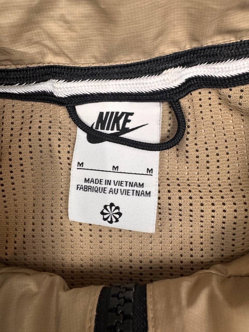 Nike Nike Men Lightweight Windbreaker Jacket Beige Size M Size US M / EU 48-50 / 2 - 6 Thumbnail