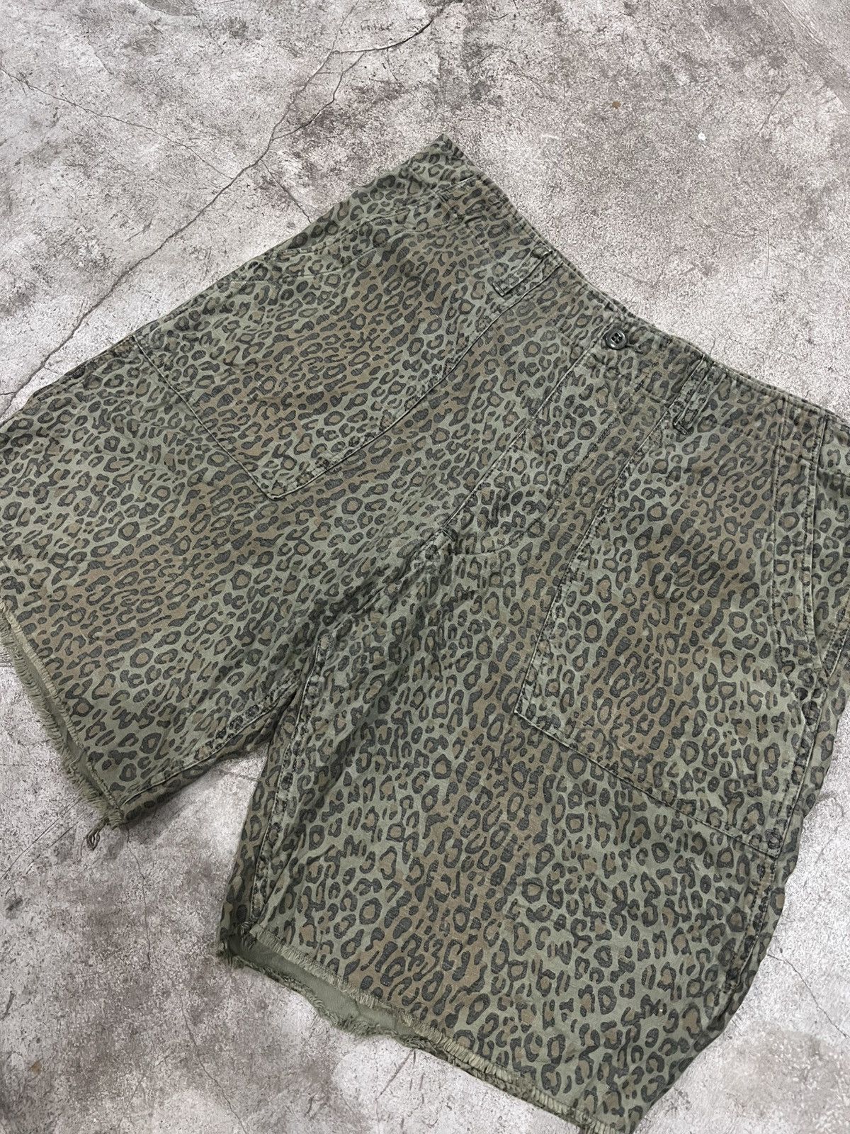 Nepenthes Nephentes By Nephentes (Needles) Leopard Print Shorts Size US 37 - 2 Thumbnail