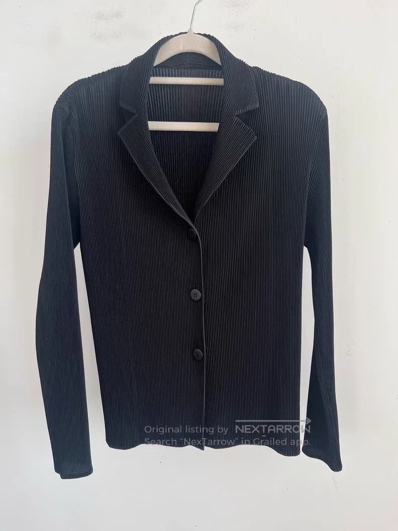 Issey Miyake Black Toothpick-Pleated Coat