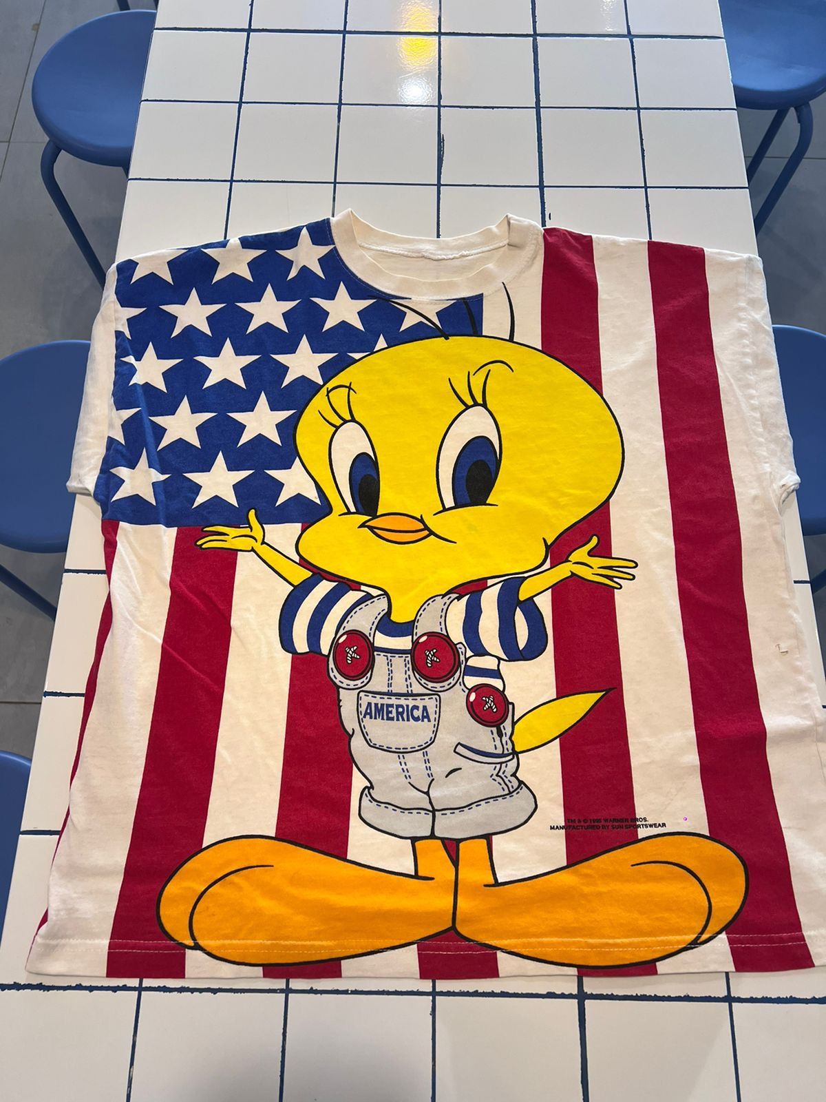 Vintage 🔥RARE🔥90s Tweety AOP looney tunes Size US L / EU 52-54 / 3 - 2 Thumbnail