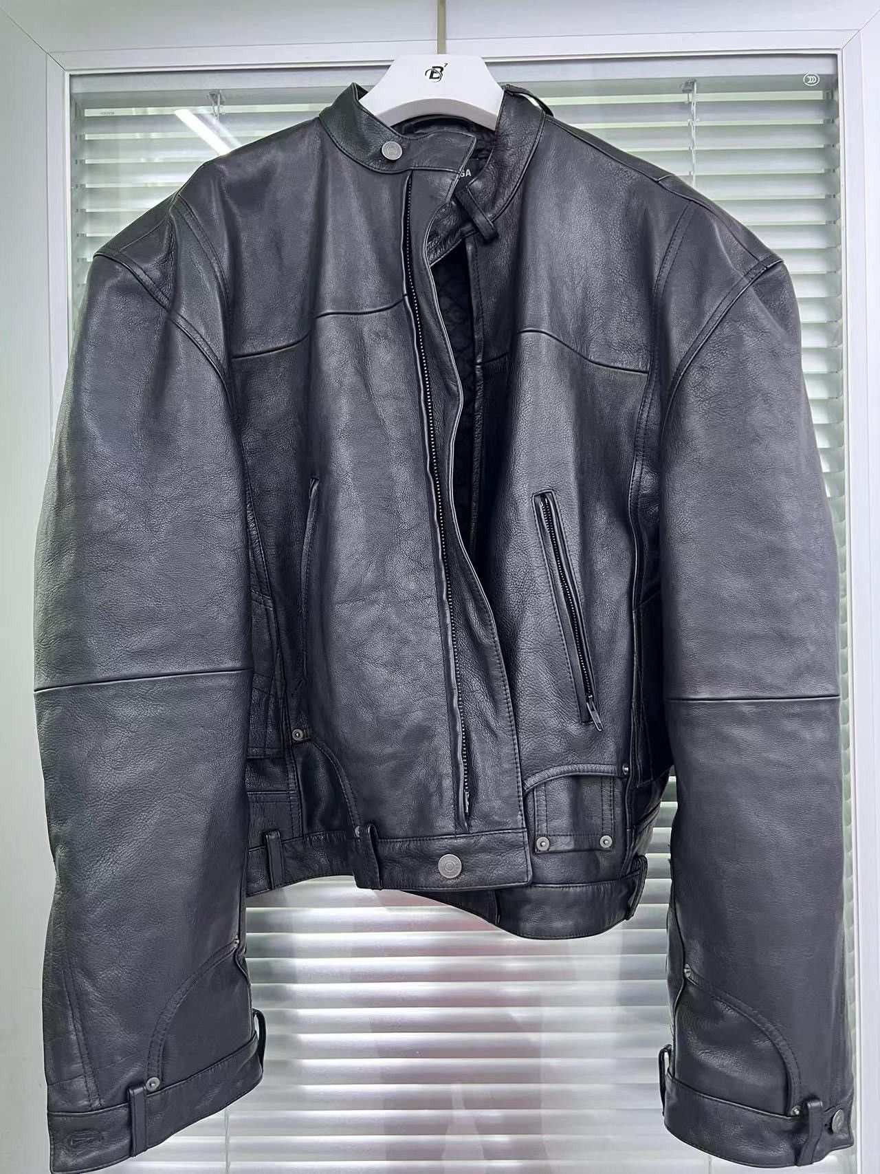 Balenciaga Balenciaga boxy leather jacket RARE Size US M / EU 48-50 / 2 - 1 Thumbnail