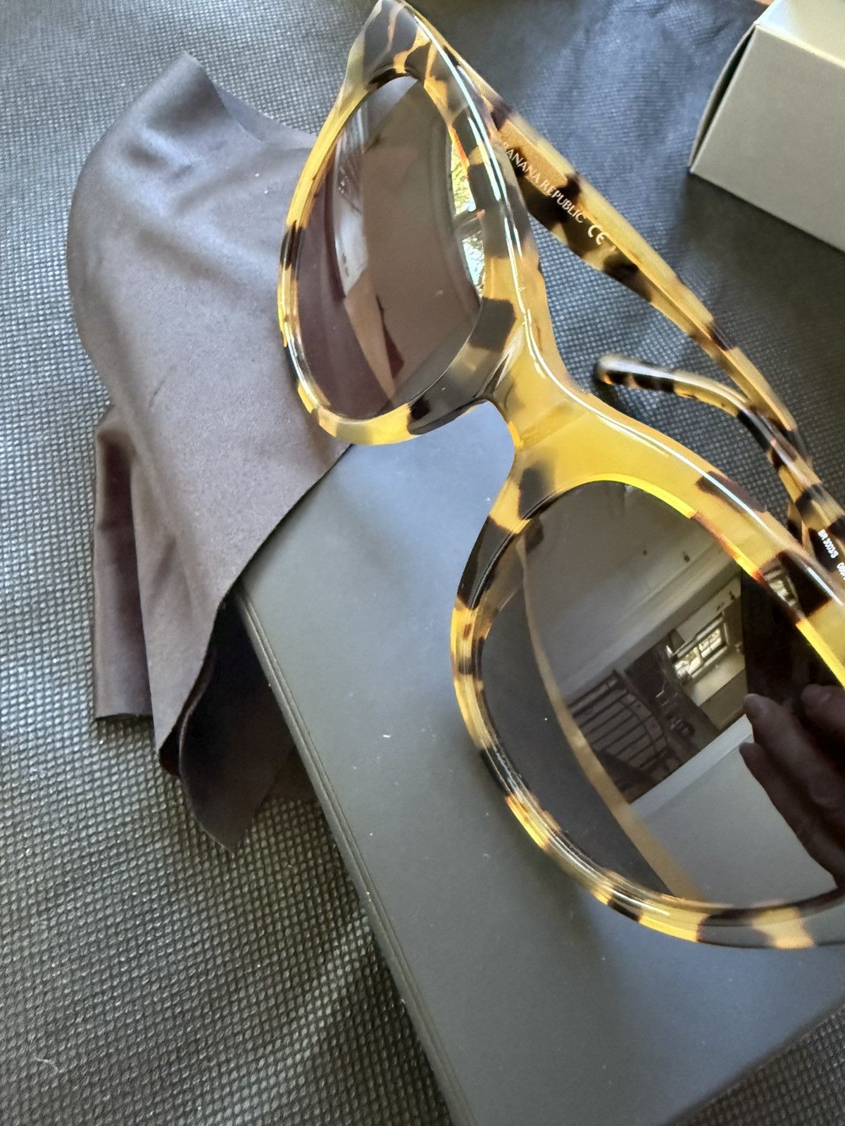 Banana Republic Banana Republic Tortoise Sunglasses Size ONE SIZE - 1 Thumbnail