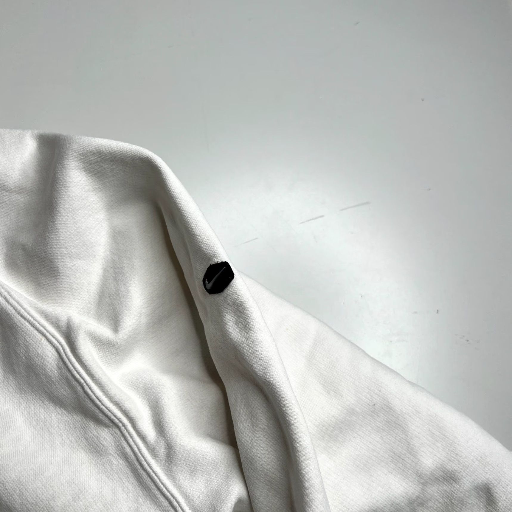 Nike VINTAGE Nike Pullover Hoodie White Swoosh Logo Mens M Light Stain Hoodie Mens M White Nike Pullover Hoodie 2000s Y2K Streetwear Size US M / EU 48-50 / 2 - 7 Thumbnail