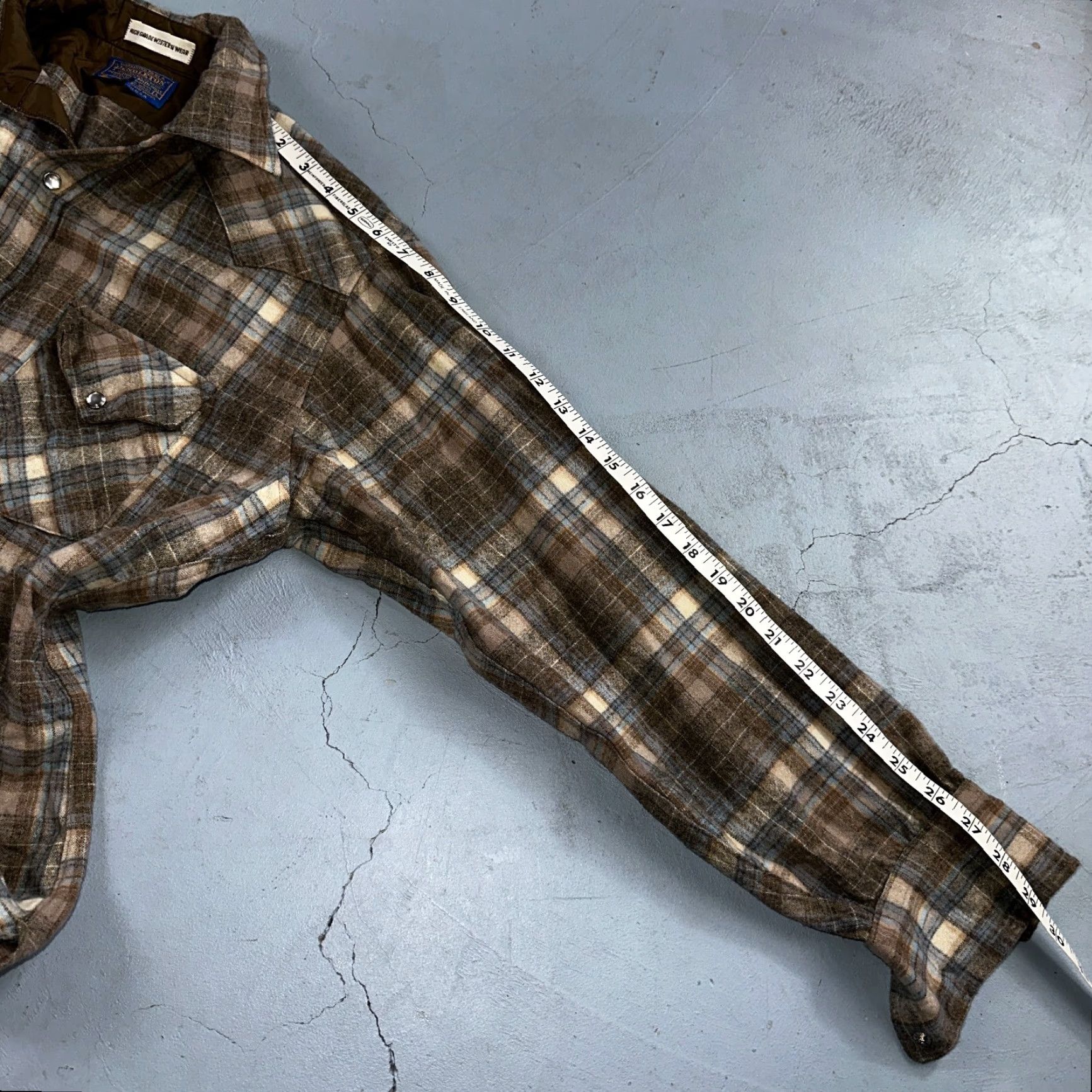 Pendleton VINTAGE Pendleton Shirt Western Wool Plaid Pearl Snap Sz L Mens Size US L / EU 52-54 / 3 - 7 Thumbnail