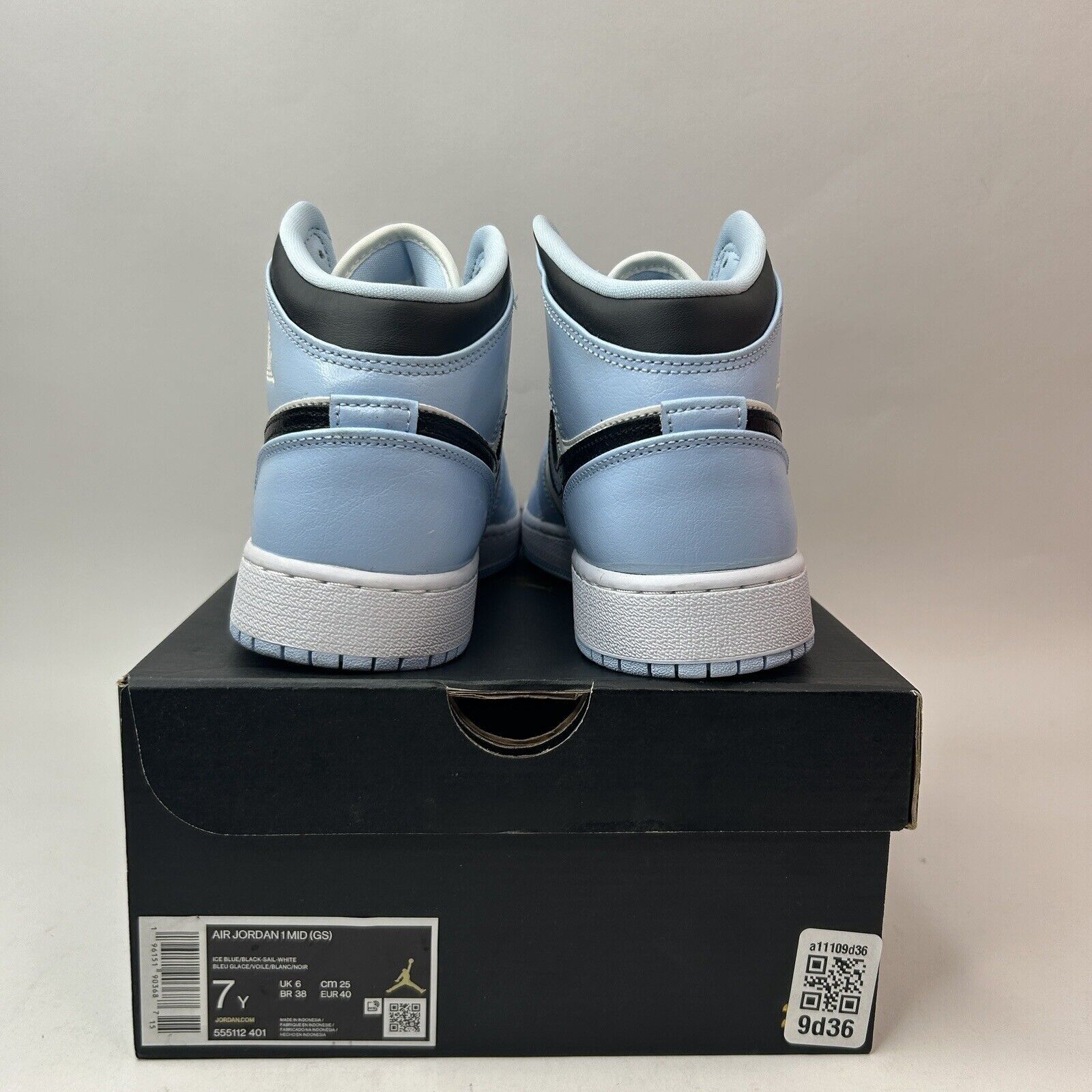 Jordan Brand Nike Air Jordan 1 Mid Retro GS “Ice Blue/UNC” 2023 Size US 8.5 / IT 38.5 - 4 Thumbnail