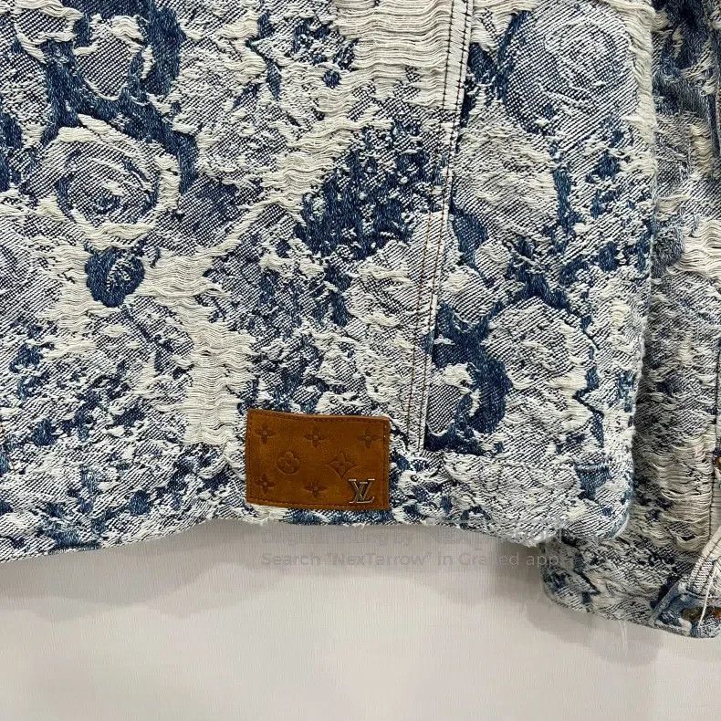 Louis Vuitton Louis Vuitton Blue and white print denim jacket Size US S / EU 44-46 / 1 - 6 Thumbnail