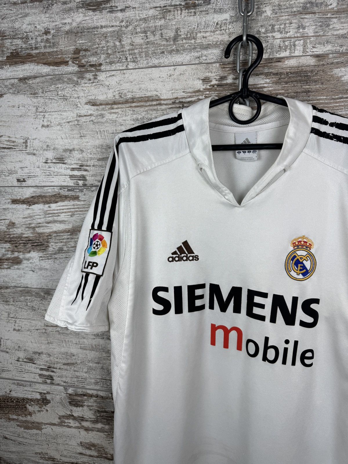 Adidas Mens Vintage Adidas Real Madrid 2003/04 home t-shirt jersey Size US M / EU 48-50 / 2 - 3 Thumbnail