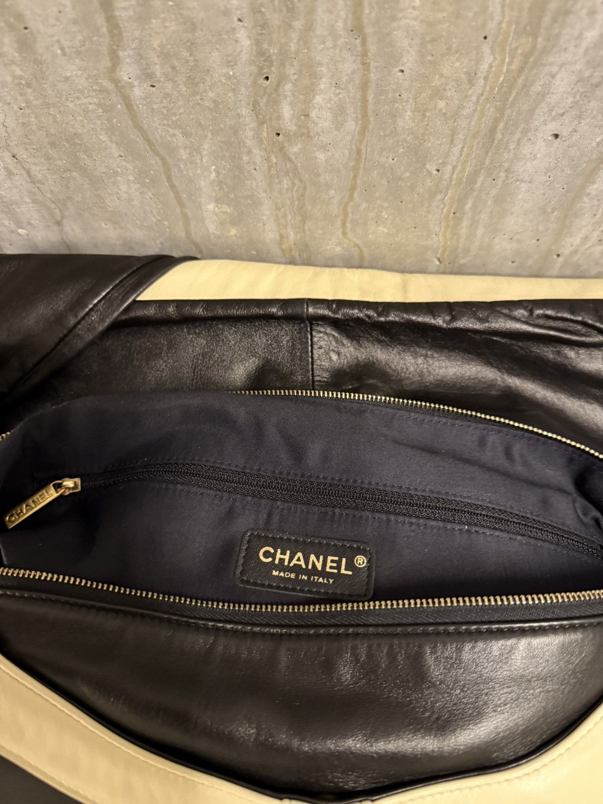Chanel Chanel Jacket Girl Bag Black/White Size ONE SIZE - 3 Thumbnail