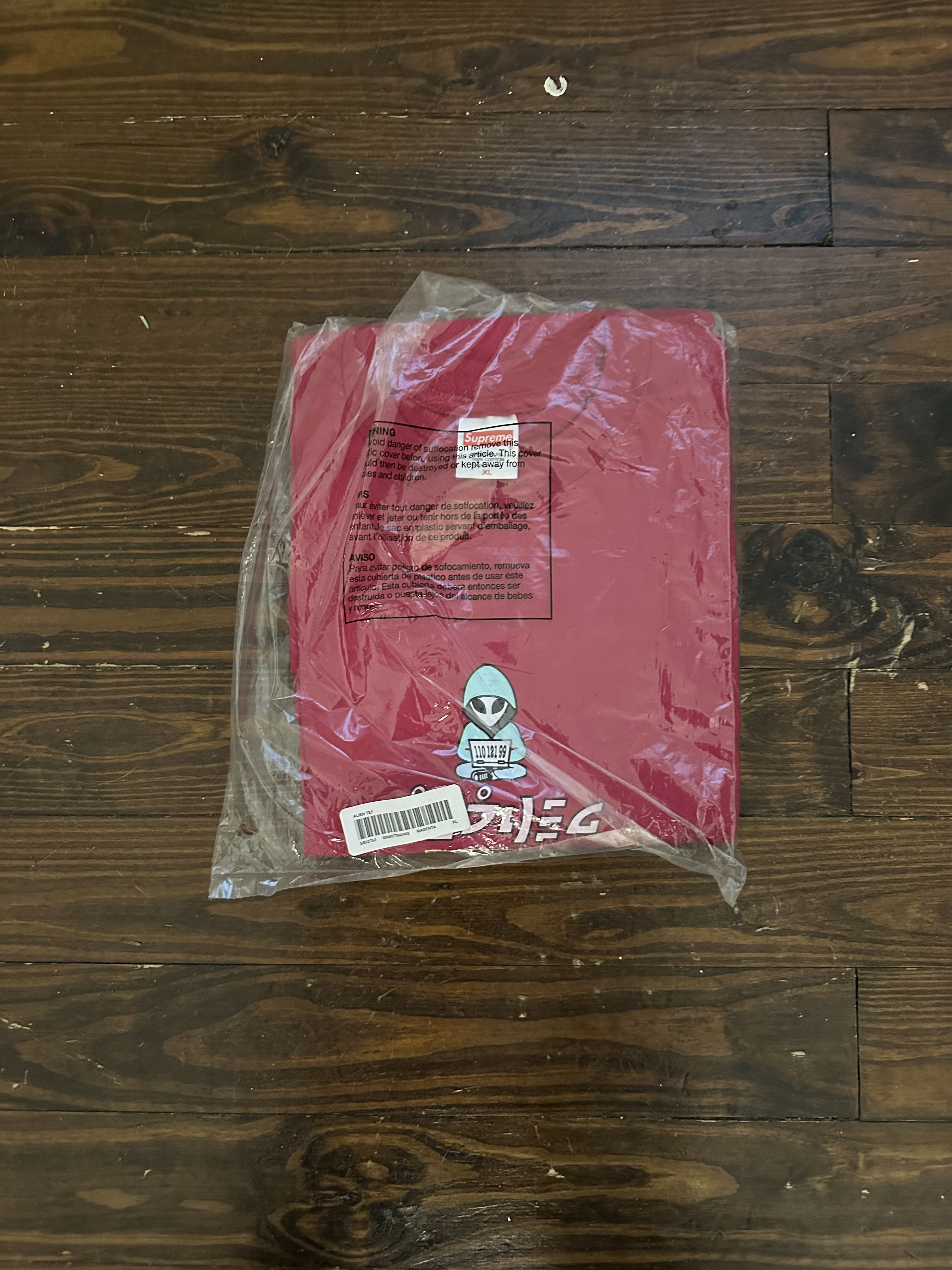 Supreme Supreme Alien Tee SS22 Size US XL / EU 56 / 4 - 1 Thumbnail