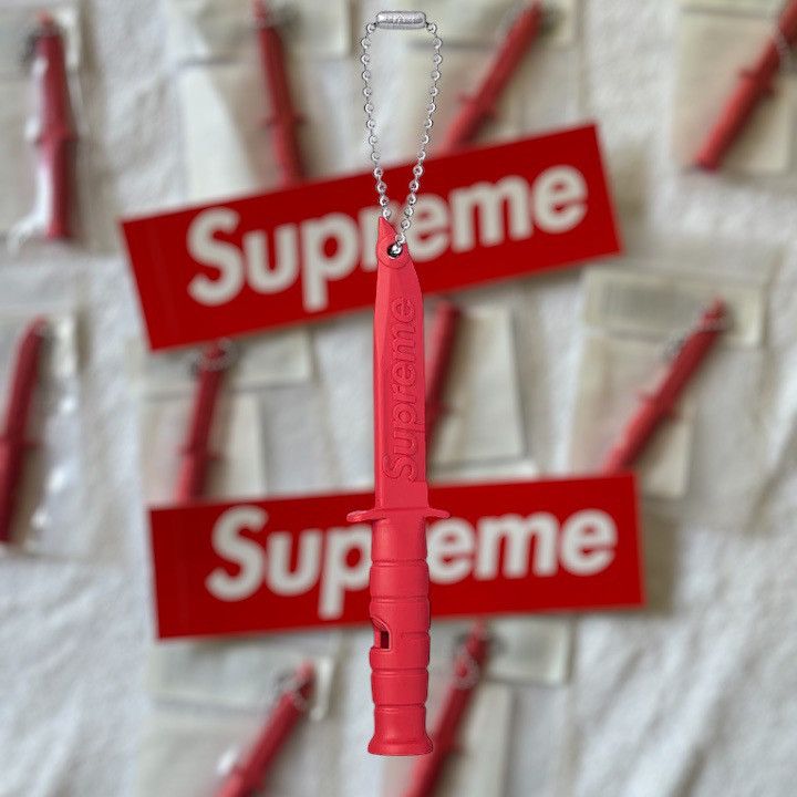Supreme Supreme emergency whistle keychain Size ONE SIZE - 1 Thumbnail