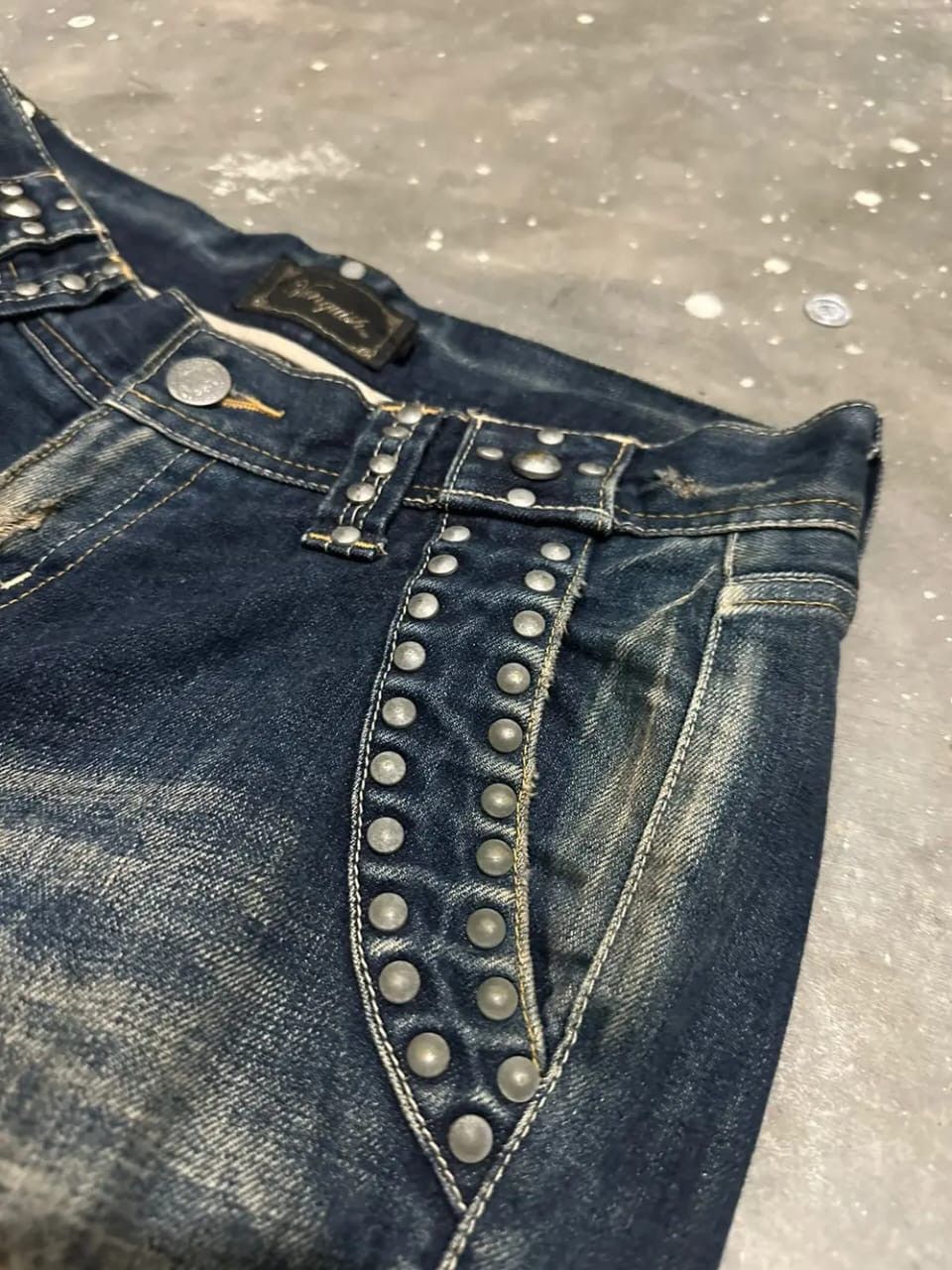 Vanquish Rare!!! Vanquish Japan studded Distressed FLared Mud Denim Size US 29 - 2 Thumbnail