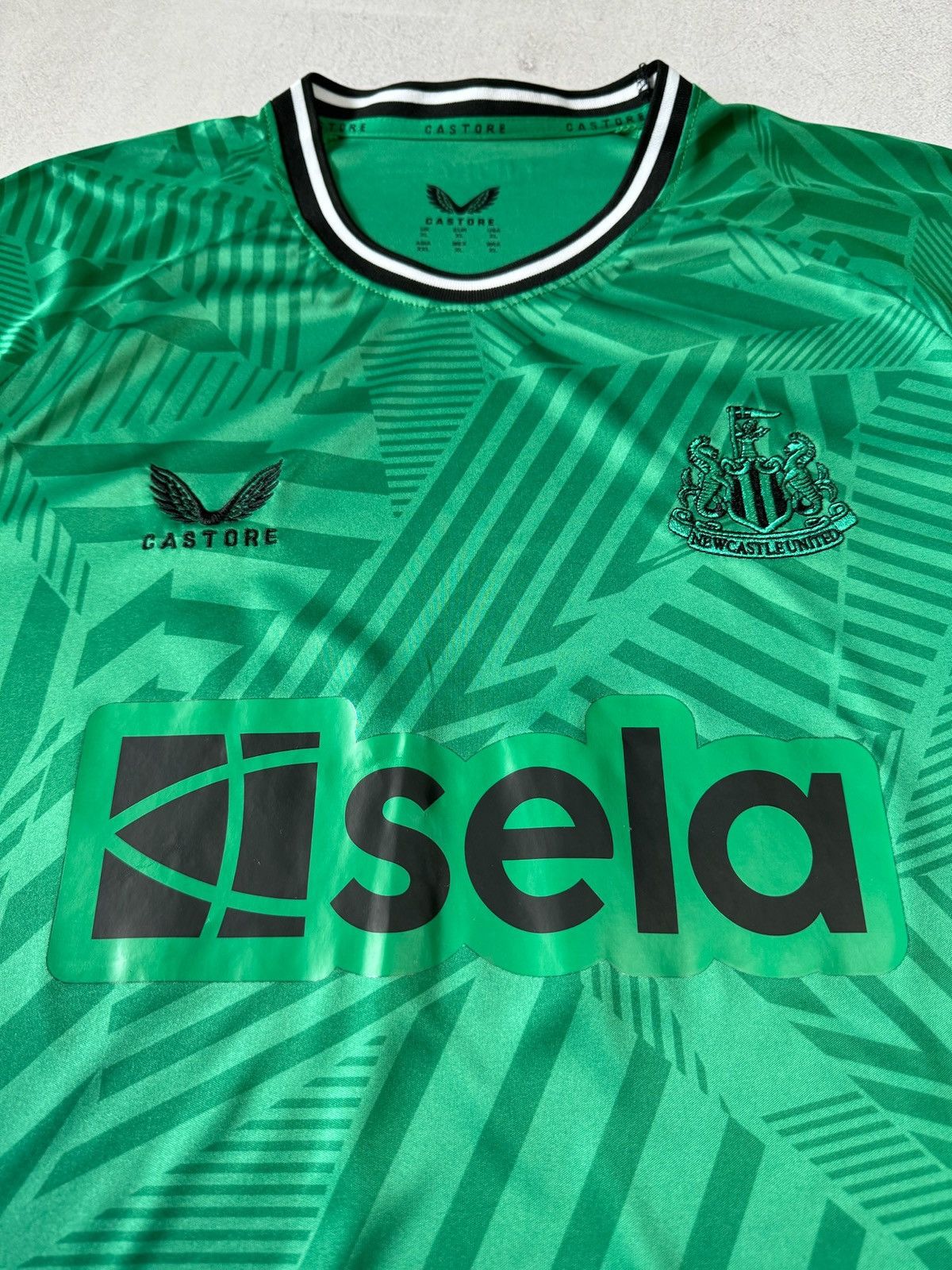 Castore Castore New Castle United Jersey Soccer T Shirt Rare XL Size Size US XL / EU 56 / 4 - 3 Thumbnail