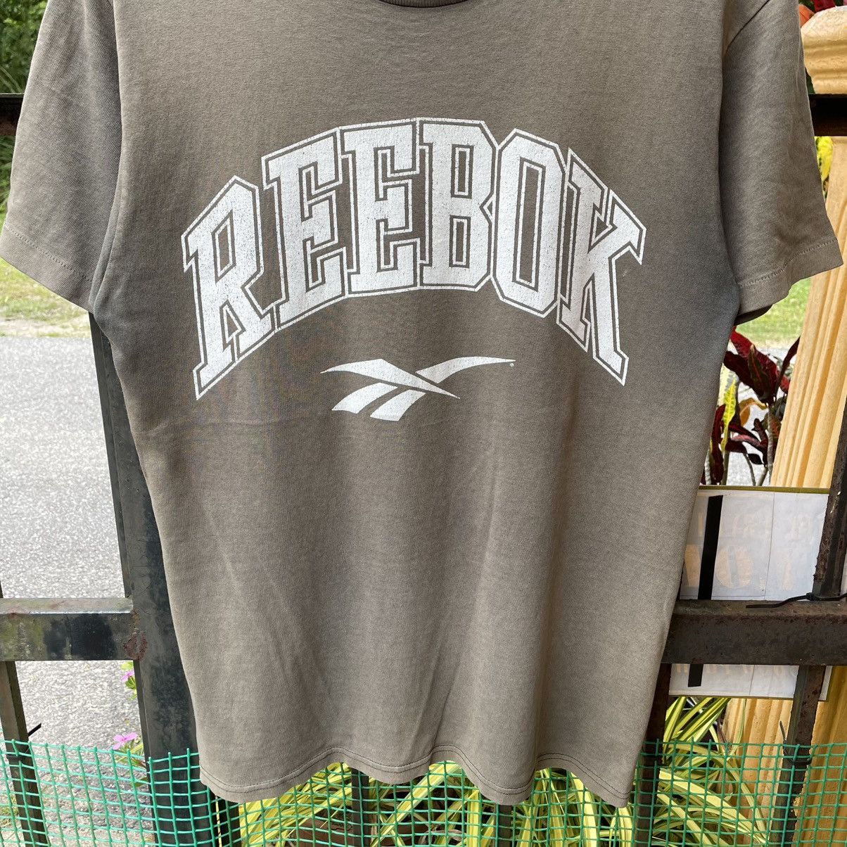 Reebok 🔥Vintage 90s Reebok Big Logo Spellout Sun Faded Distress Tee Size US L / EU 52-54 / 3 - 4 Thumbnail