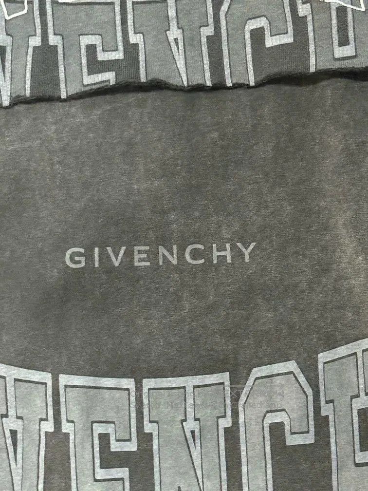 Givenchy Givenchy Black Short Sleeve T. Size US M / EU 48-50 / 2 - 3 Thumbnail