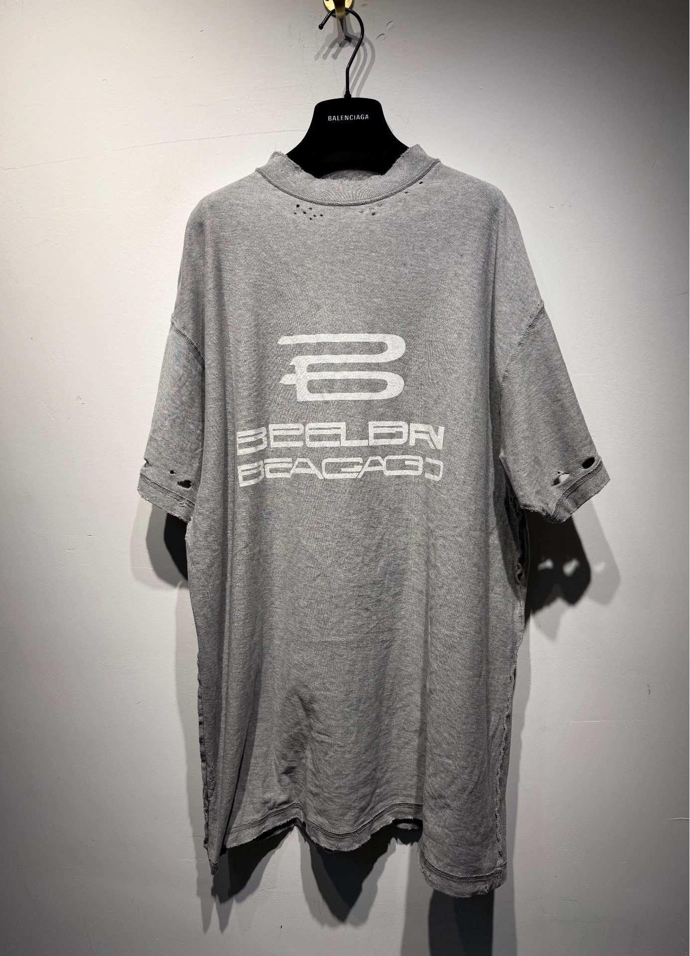Balenciaga Balenciaga Printed Oversized Gray T-Shirt 1 Men Size US XS / EU 42 / 0 - 1 Thumbnail