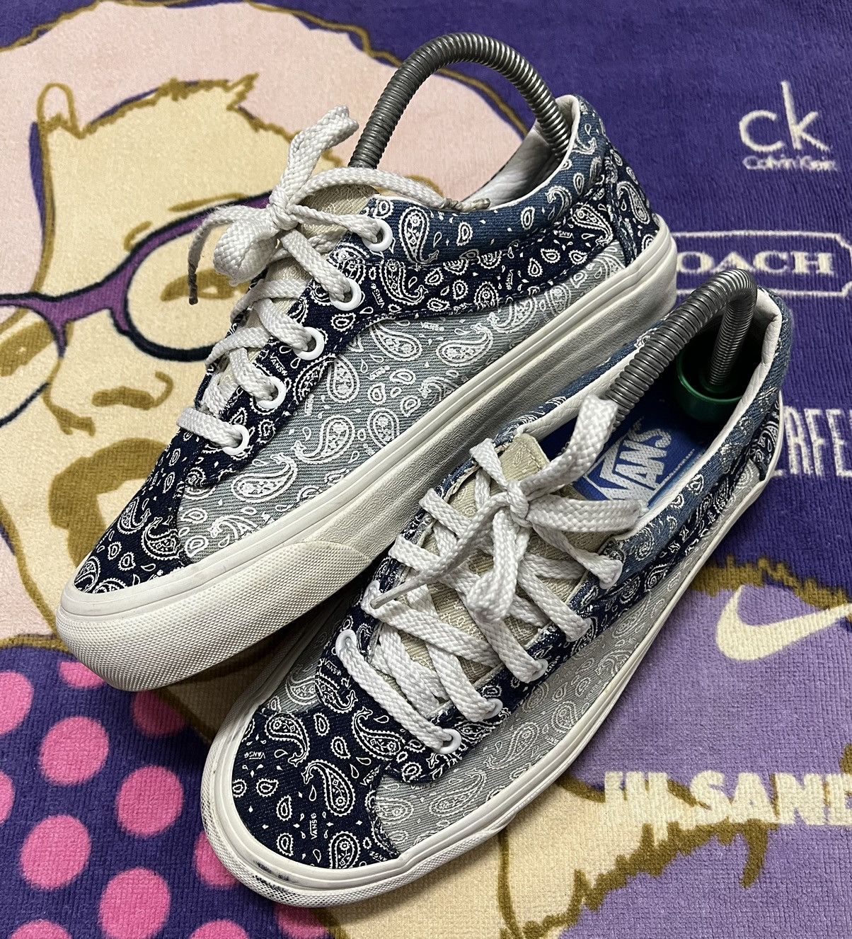 Vans VANS Bold Bandana Shoes Size US 6 / EU 39 - 2 Thumbnail