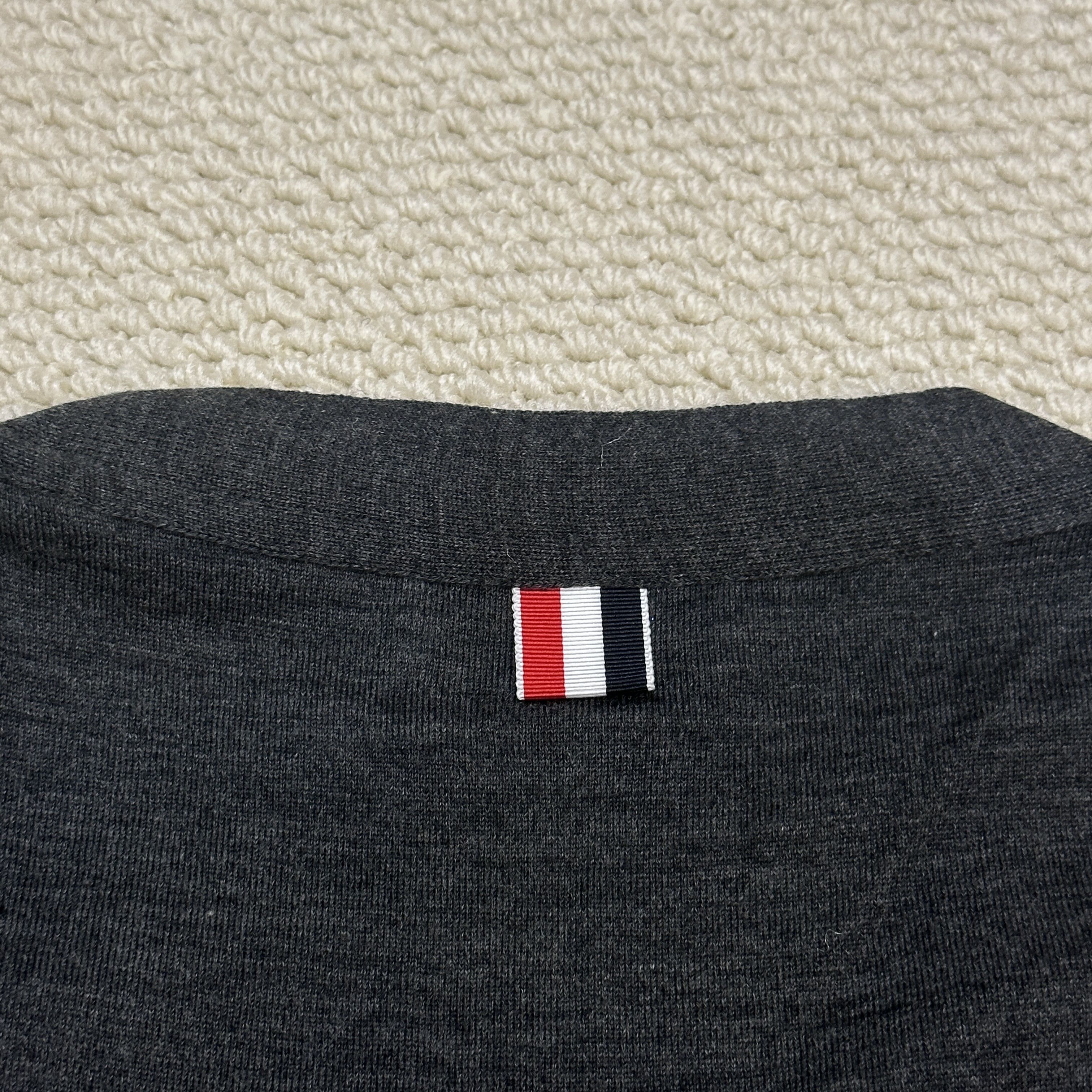 Thom Browne CLASSIC V-NECK CARDIGAN IN FINE MERINO WOOL Size US M / EU 48-50 / 2 - 4 Thumbnail