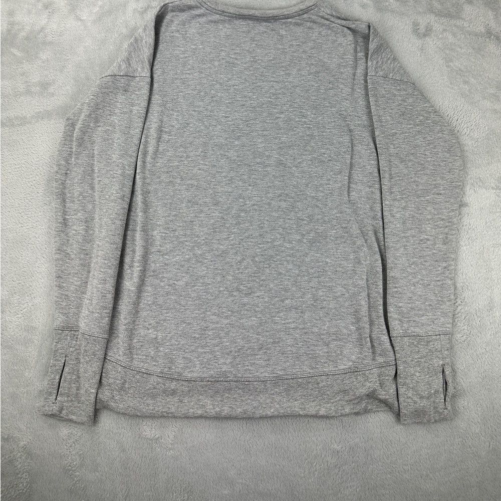 Athleta Athleta Grey Sweater Women’s Size Medium Size M / US 6-8 / IT 42-44 - 2 Thumbnail