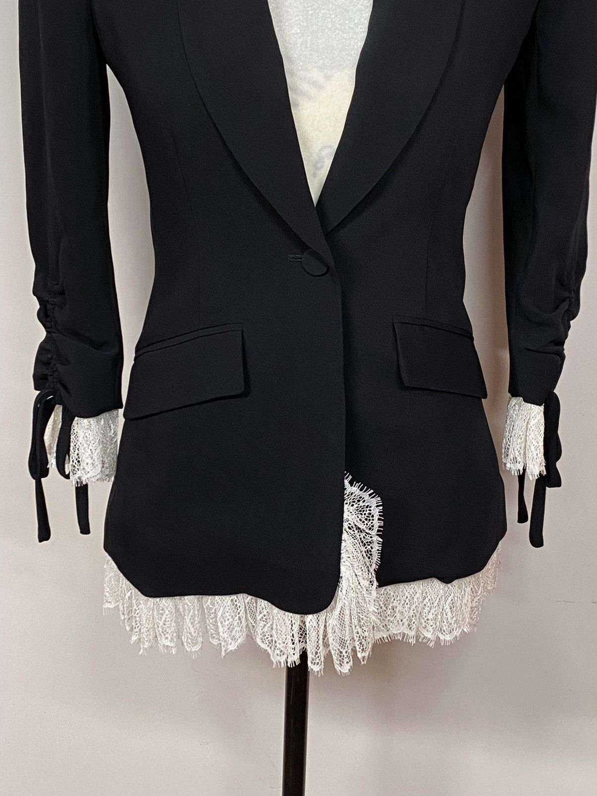 Cinq a Sept Cinq à Sept Crystal Brooch Lace Trimmed Crepe Blazer size 0 Size XS / US 0-2 / IT 36-38 - 10 Thumbnail