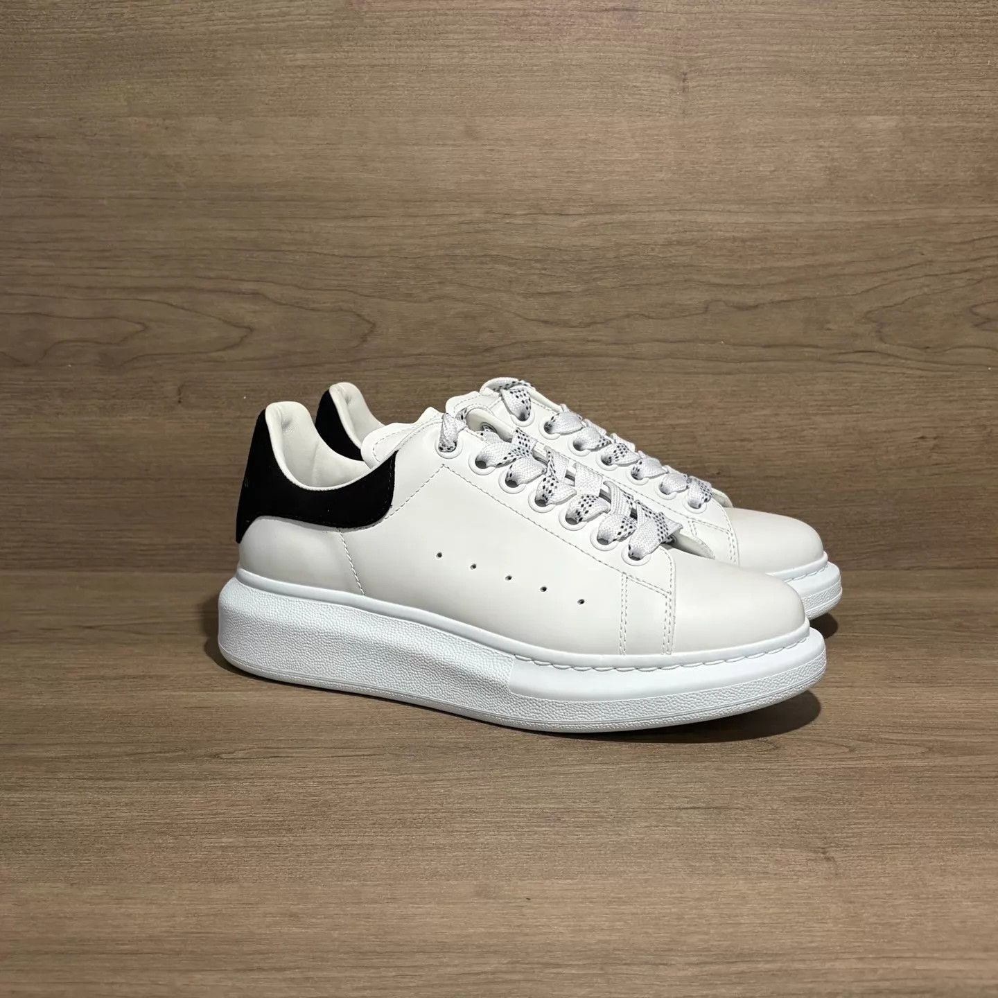 Alexander McQueen Alexander McQueen Women's Black Tail 37.5 Shoes Size US 7 / IT 37 - 2 Thumbnail