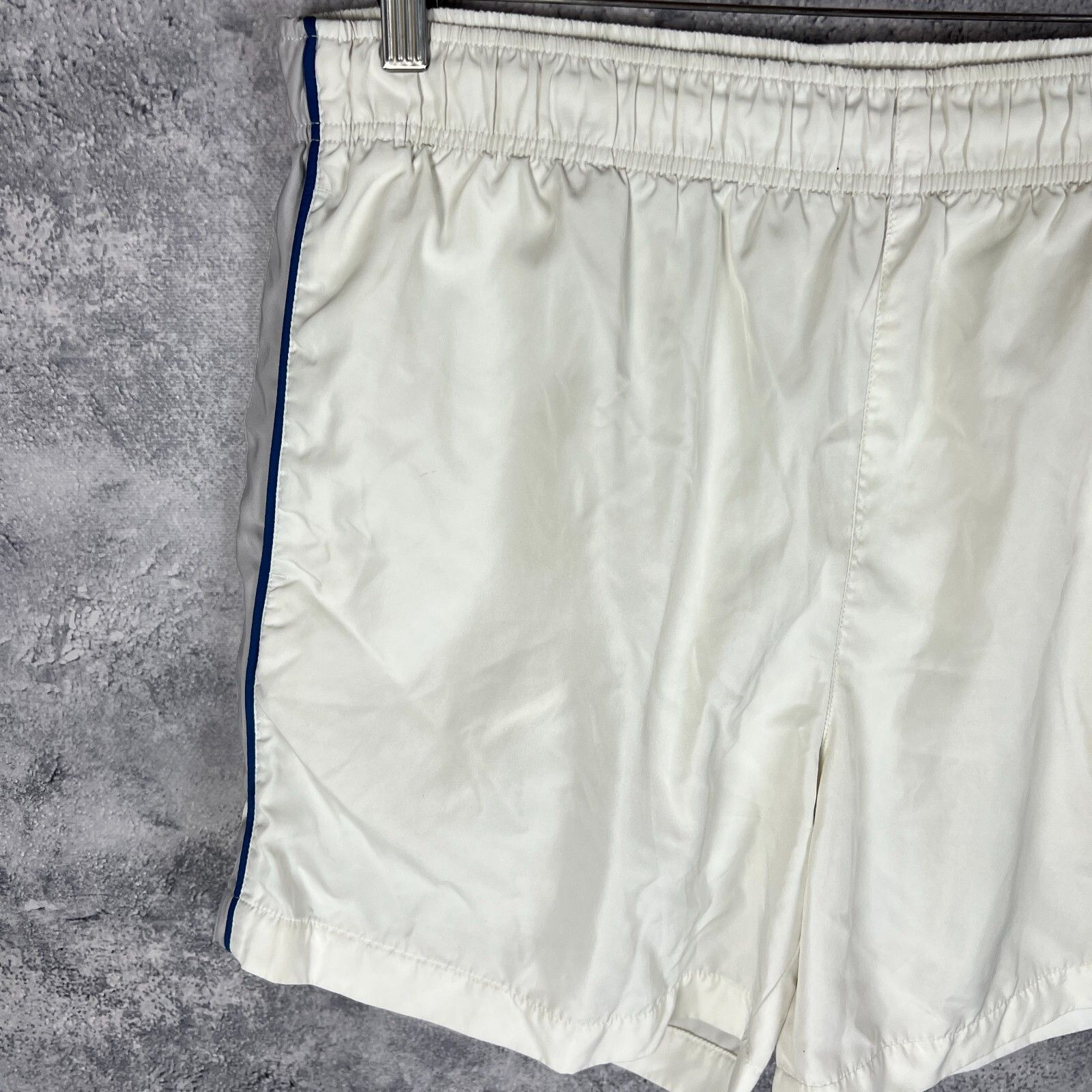 Nike Nike Shorts Men's Size L White ` Size US 34 / EU 50 - 2 Thumbnail
