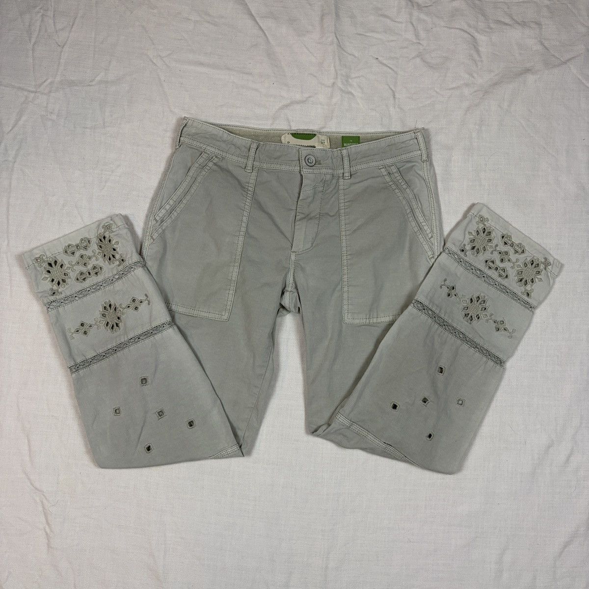 Anthropologie Anthropologie the wanderer floral sage green pants Size 27" / US 4 / IT 40 - 1 Thumbnail