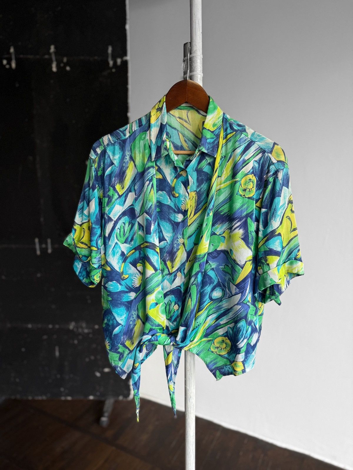 Vintage Nadine H. Vintage Abstract Floral Button Front Blouse Top Size L / US 10 / IT 46 - 1 Thumbnail