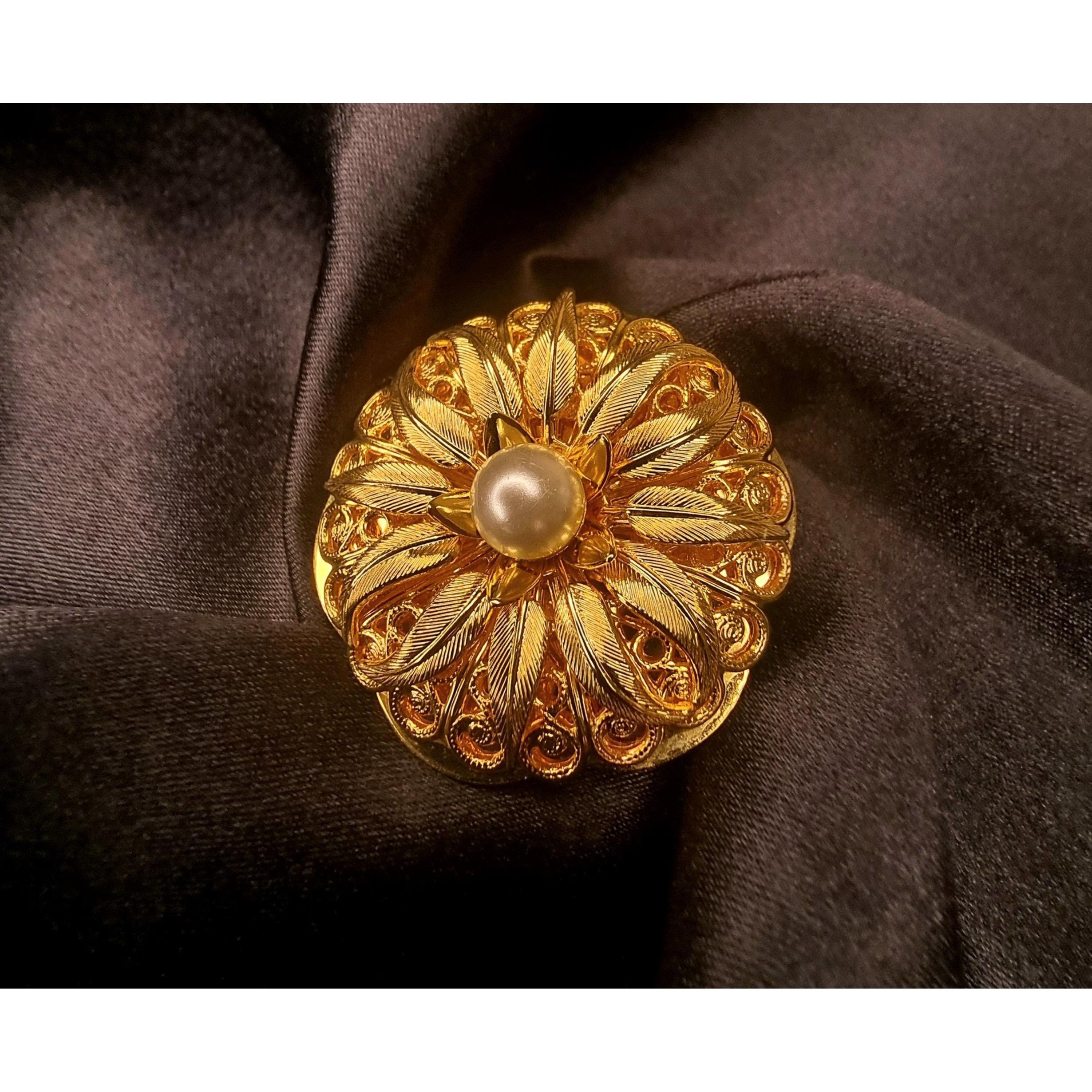 Vintage Lieba 1970's Vintage Brooch Gold Tone Size ONE SIZE - 1 Thumbnail
