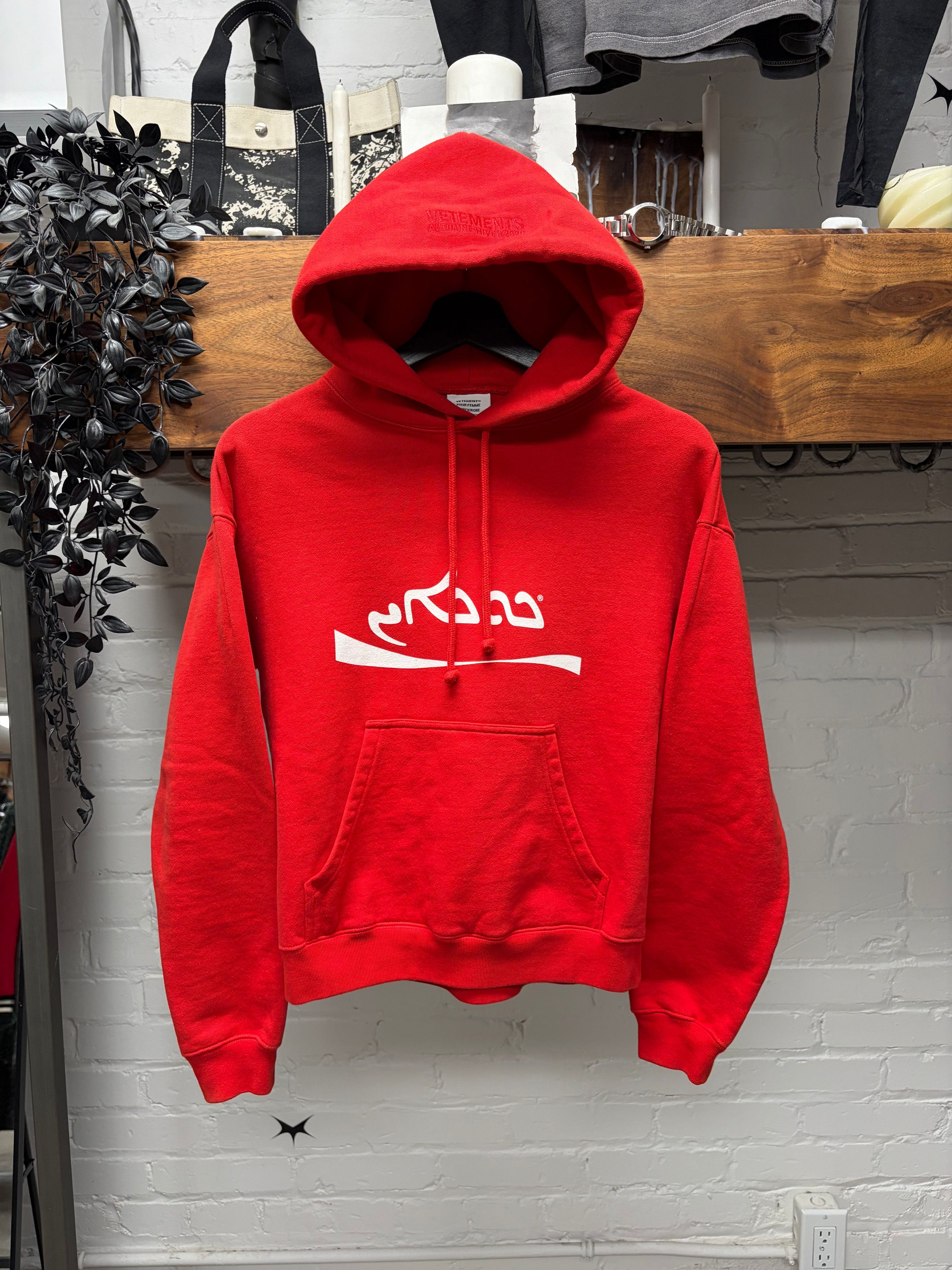 Vetements AW2020 Vetements ‘Coke’ Arabic Logo Red Pullover Hoodie Size US XS / EU 42 / 0 - 1 Thumbnail