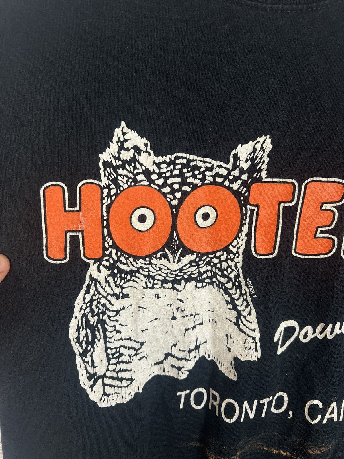 Vintage Vintage Hooters Canada Toronto T-Shirt Y2K Tee Size US S / EU 44-46 / 1 - 3 Thumbnail