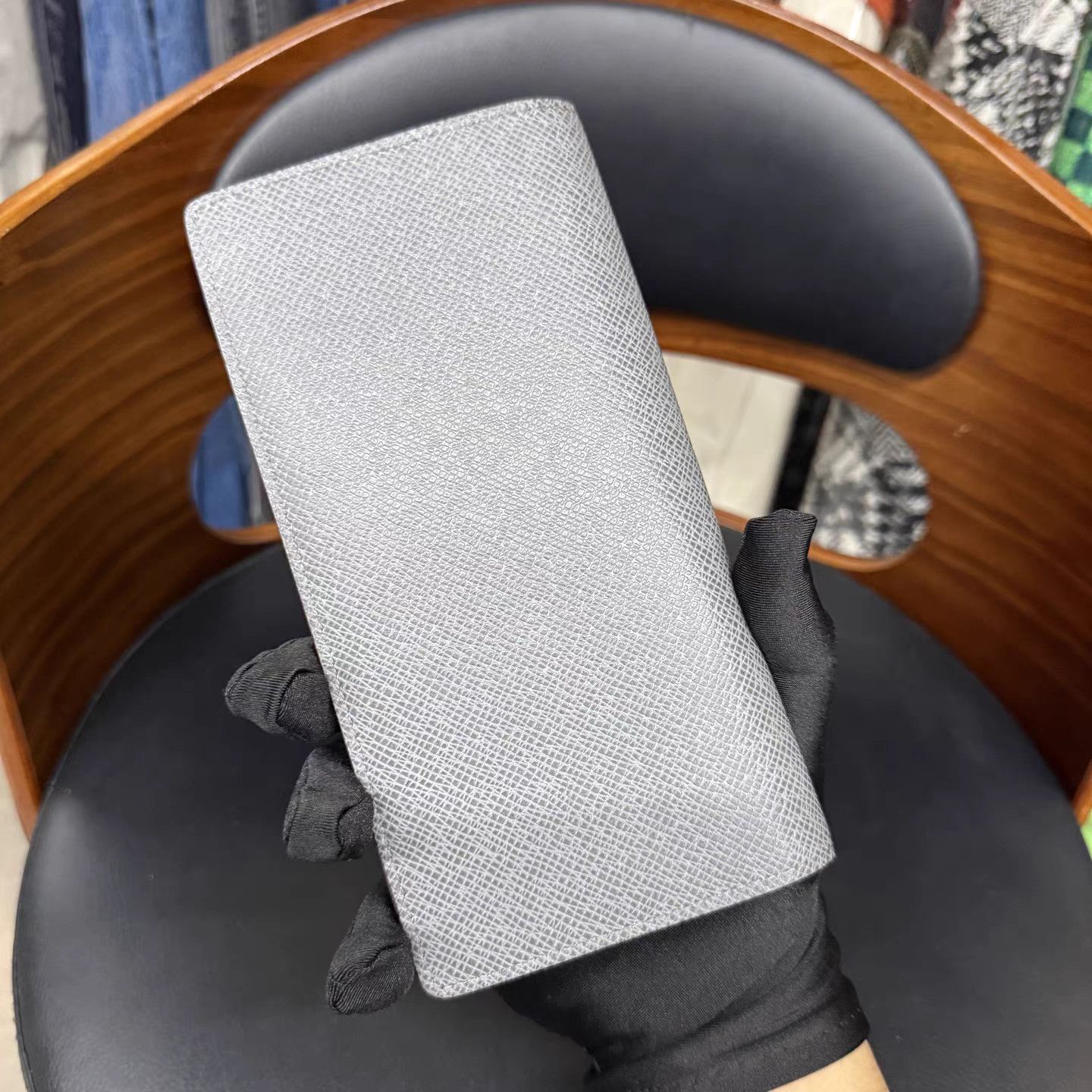 Louis Vuitton Louis Vuitton Gray Long Bi-fold Leather Wallet K15 Size ONE SIZE - 1 Thumbnail