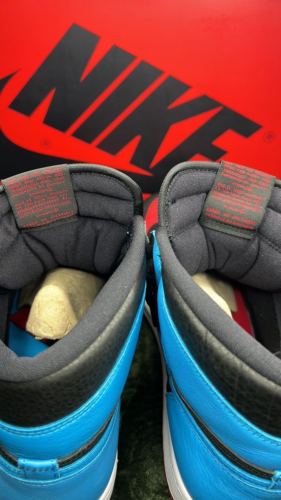 Jordan Brand Air Jordan 1 High NC to Chi (13 women’s/11 men’s) Size US 11 / EU 44 - 9 Thumbnail