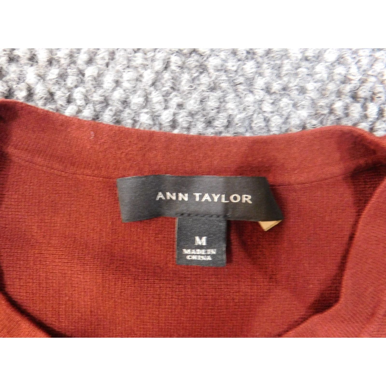 Ann Taylor Ann Taylor Blouse Shirt Womens Medium Red Sleeveless Viscose Knit Stretch Casual Crew Neck Pullover Regular M Size M / US 6-8 / IT 42-44 - 4 Thumbnail