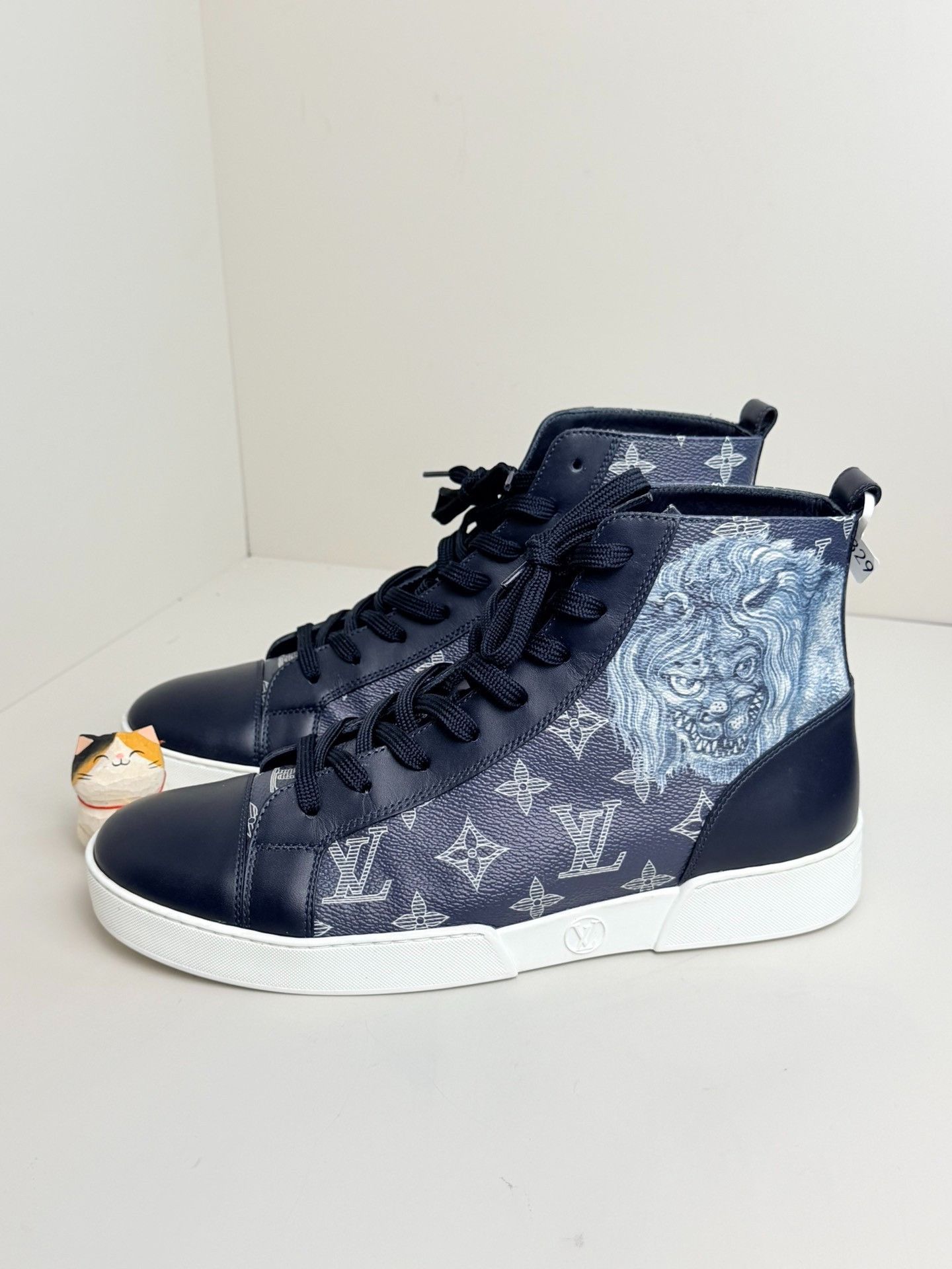 Louis Vuitton Louis Vuitton Multi Lowtop Sneakers 7 Men Size US 7 / EU 40 - 1 Thumbnail