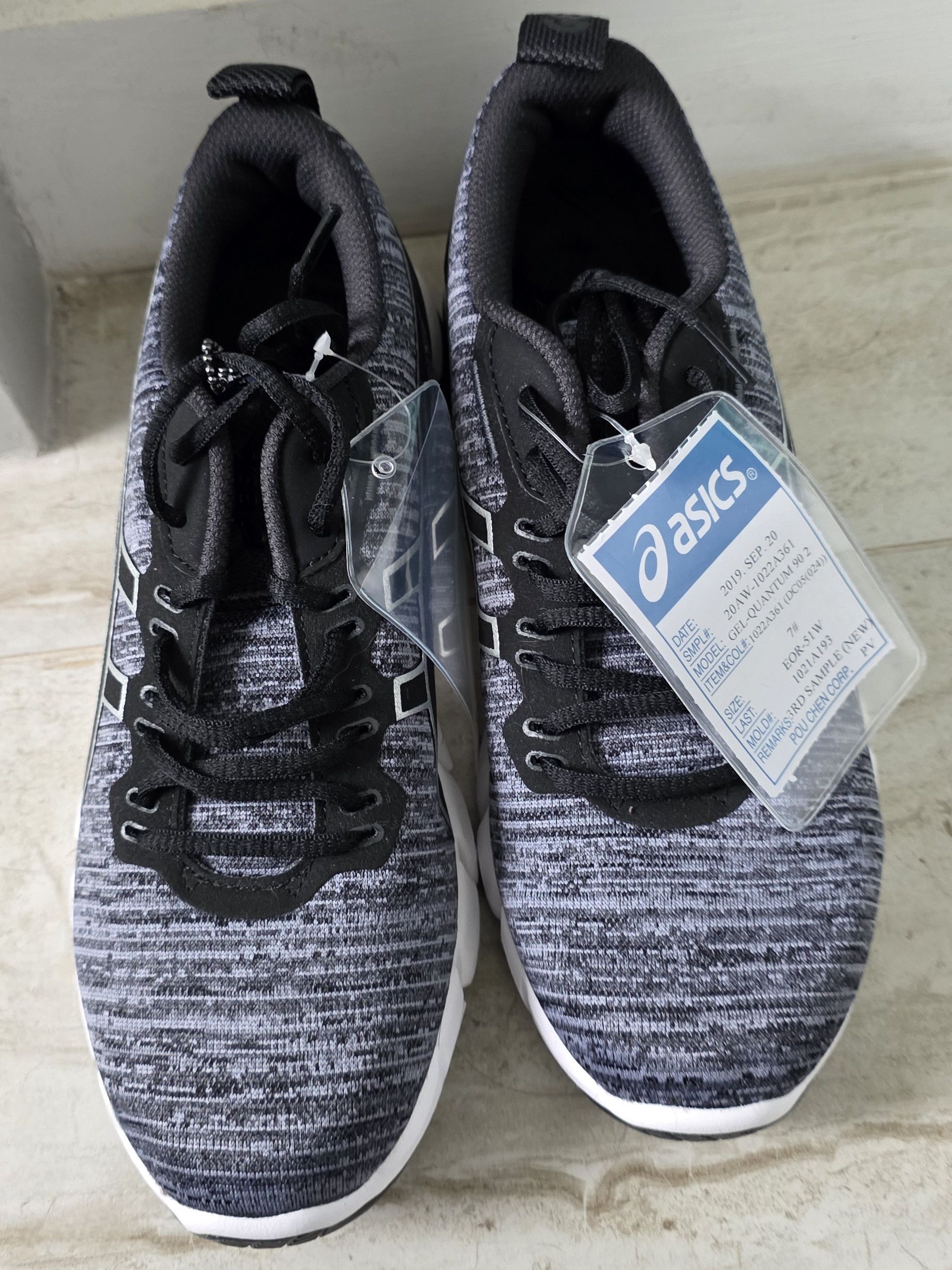 Asics NWOB Asics Gel-Quantum 90 2 Graphite Grey Black Sneakers 7 Size US 7 / IT 37 - 3 Thumbnail