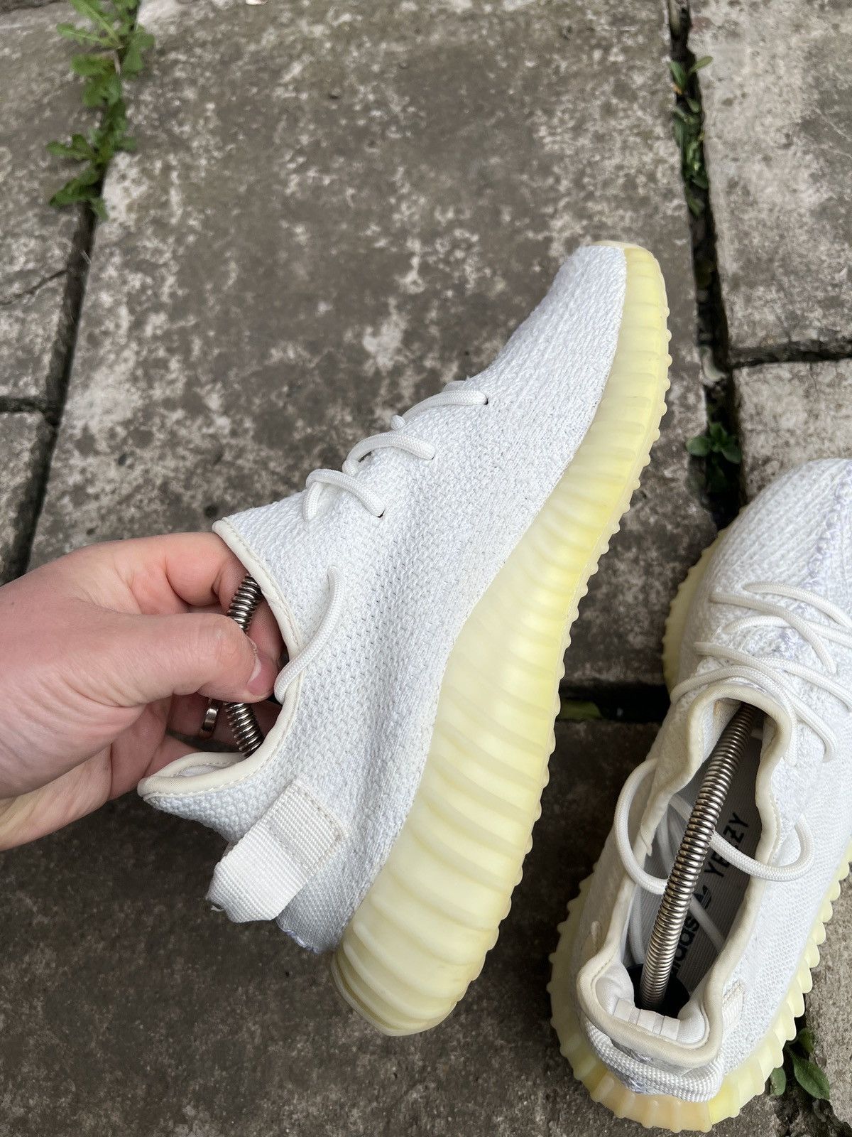 Adidas Adidas Yeezy Boost 350 V2 Cream Triple White Size US 8.5 / EU 41-42 - 4 Thumbnail