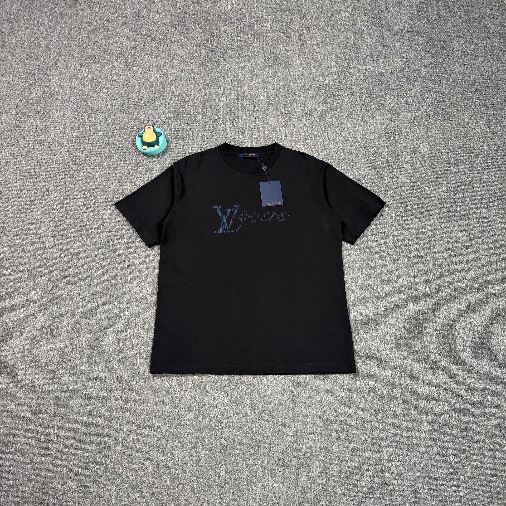 Louis Vuitton Louis Vuitton Lovers Logo T-Shirt Size L Size US L / EU 52-54 / 3 - 1 Thumbnail