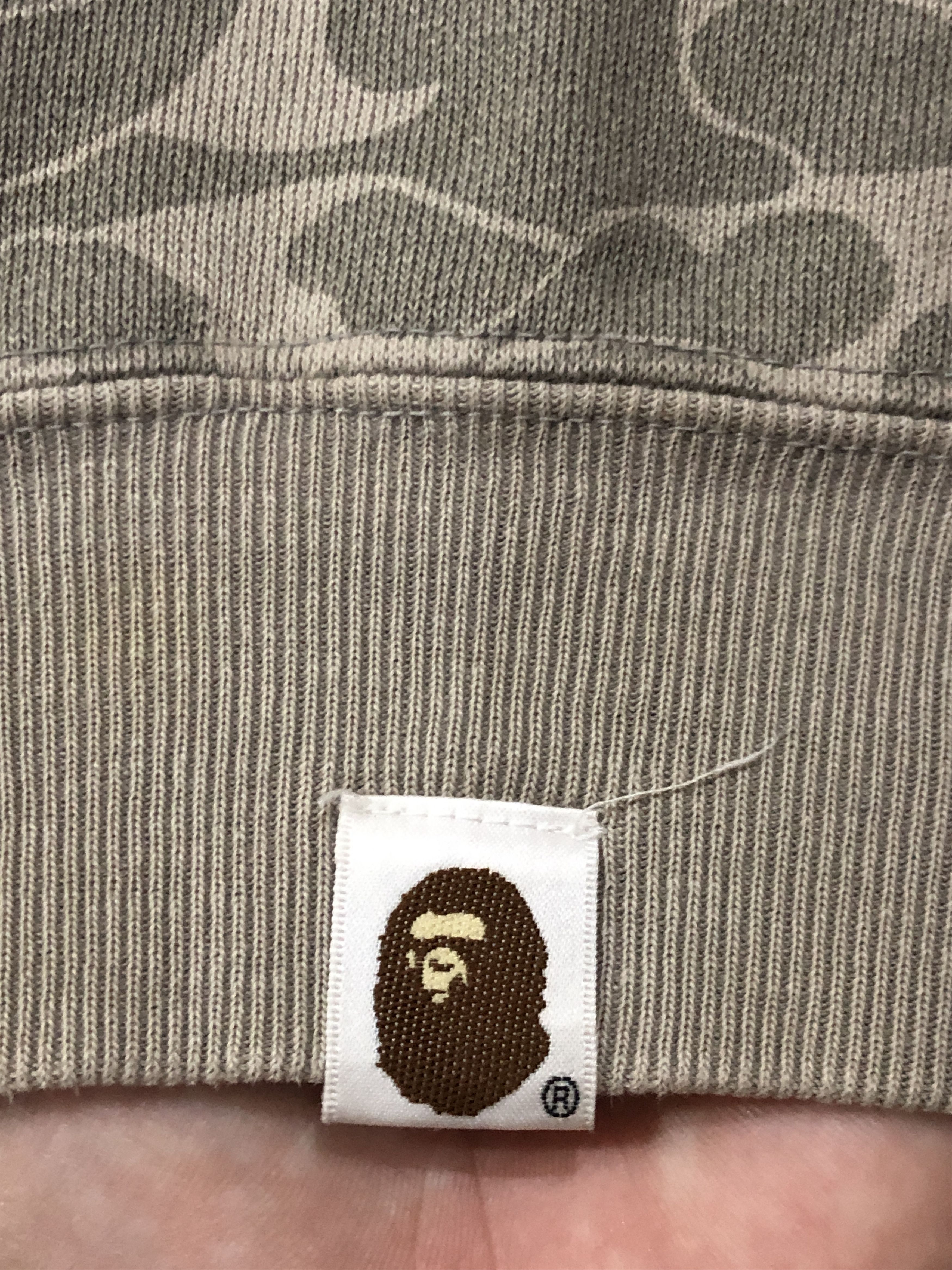 Bape RARE OG 2004 A Bathing Ape Harajuku Store Camo Crewneck Size US L / EU 52-54 / 3 - 3 Thumbnail