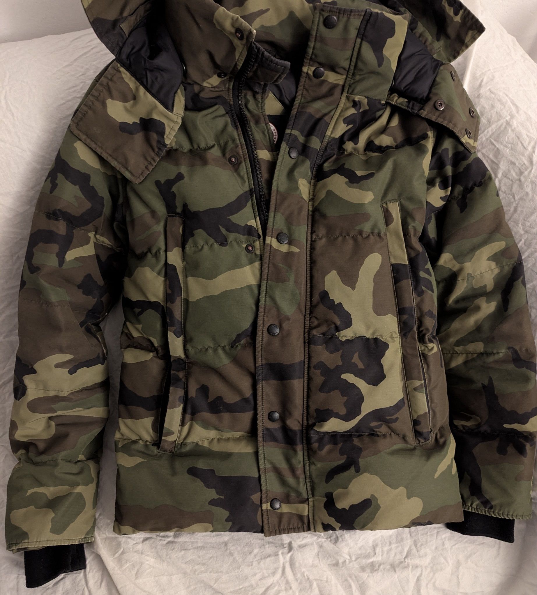 Canada Goose Canada Goose Wyndham XS camo Size US XS / EU 42 / 0 - 2 Thumbnail